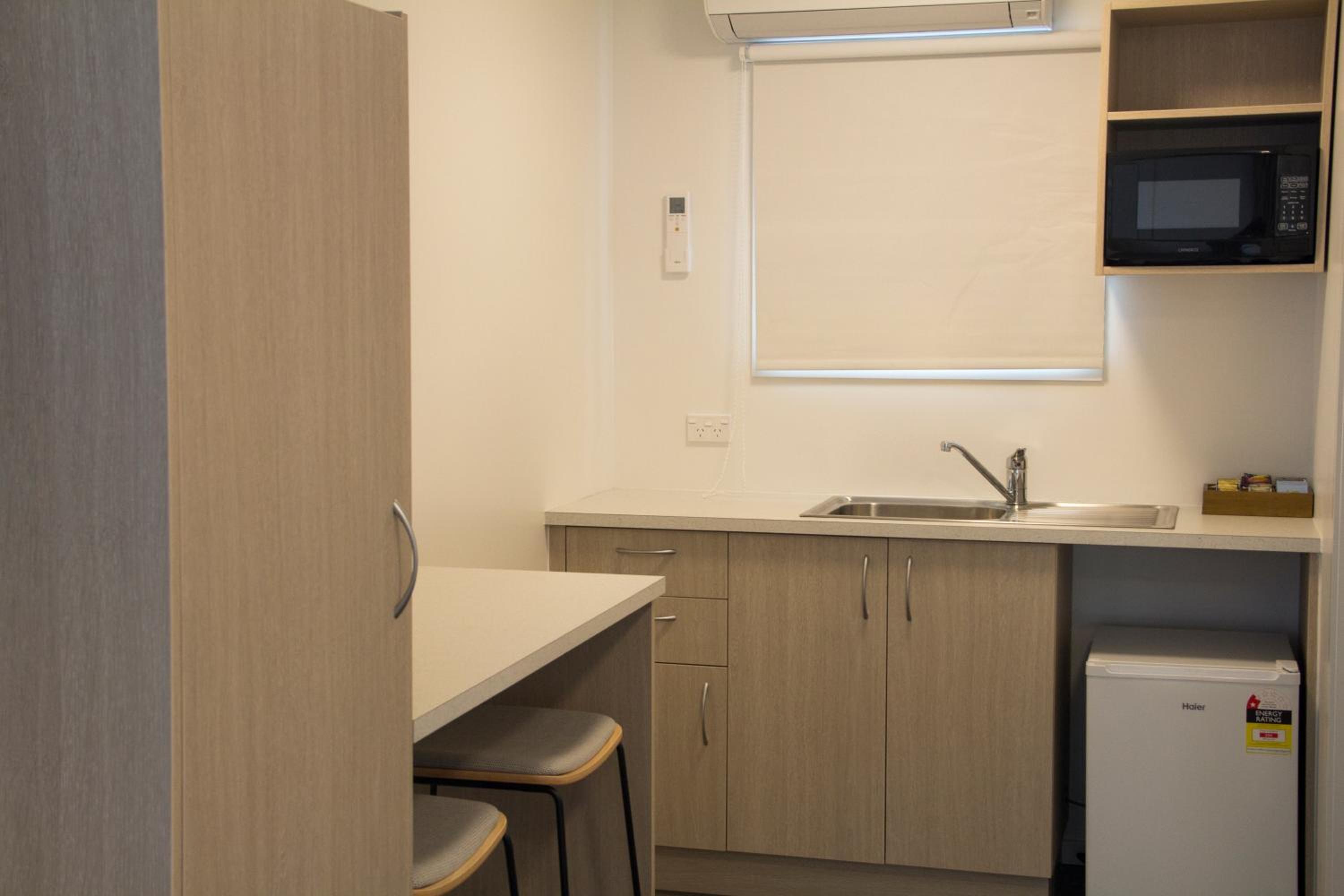 Motel Studio - Located Opposite Hotel