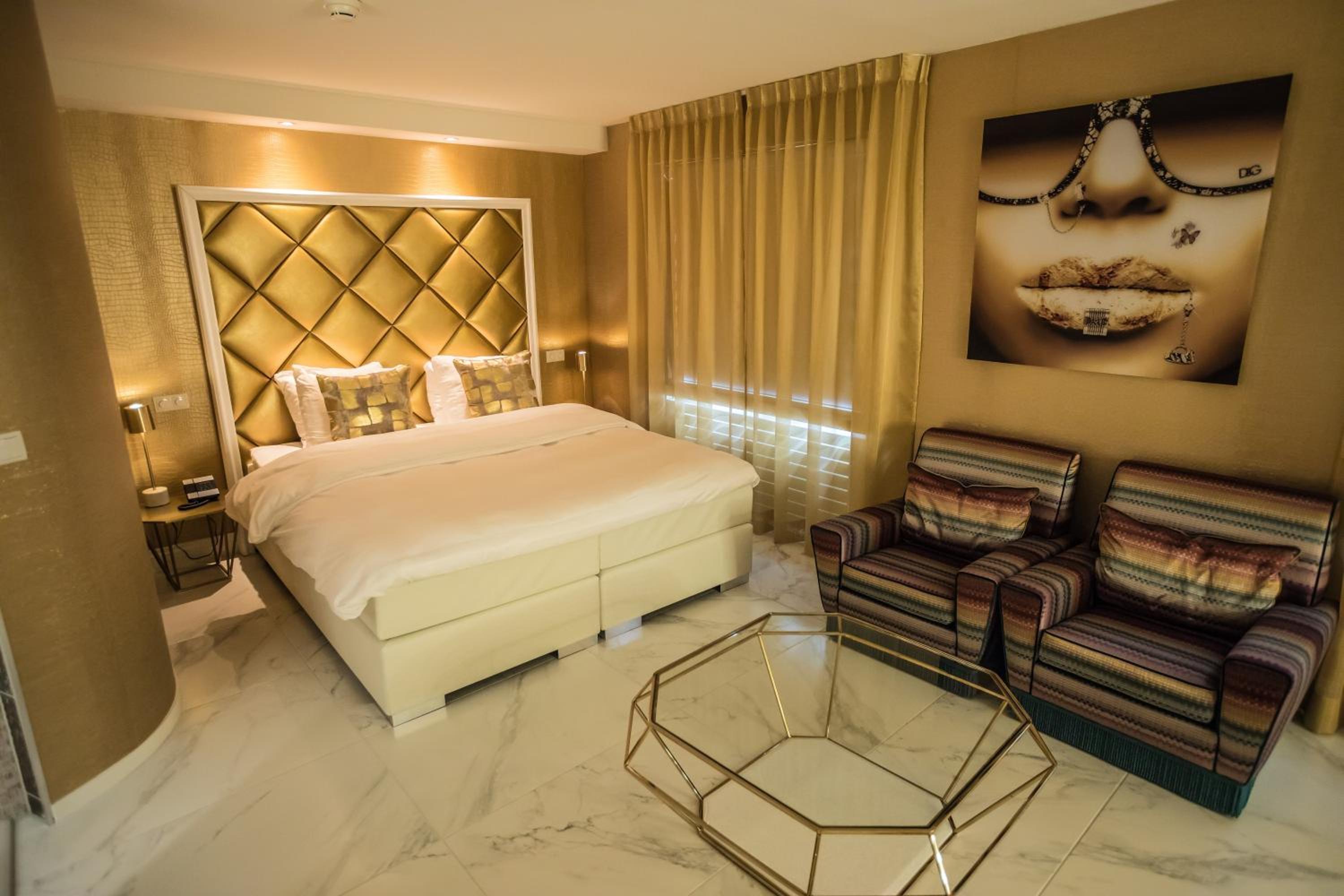 King Suite with Spa Bath (Millionaire)