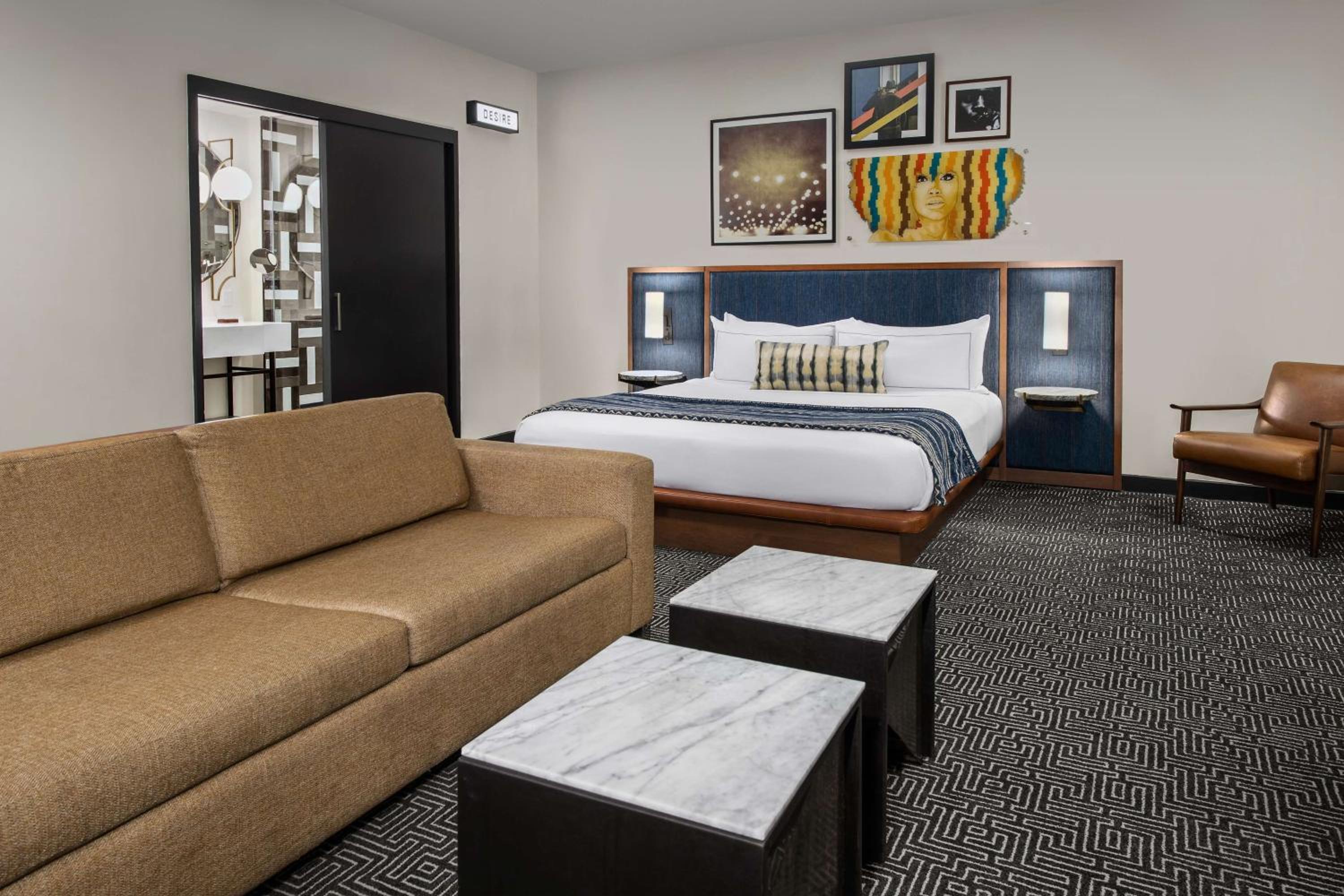 Junior King Suite with Urban View