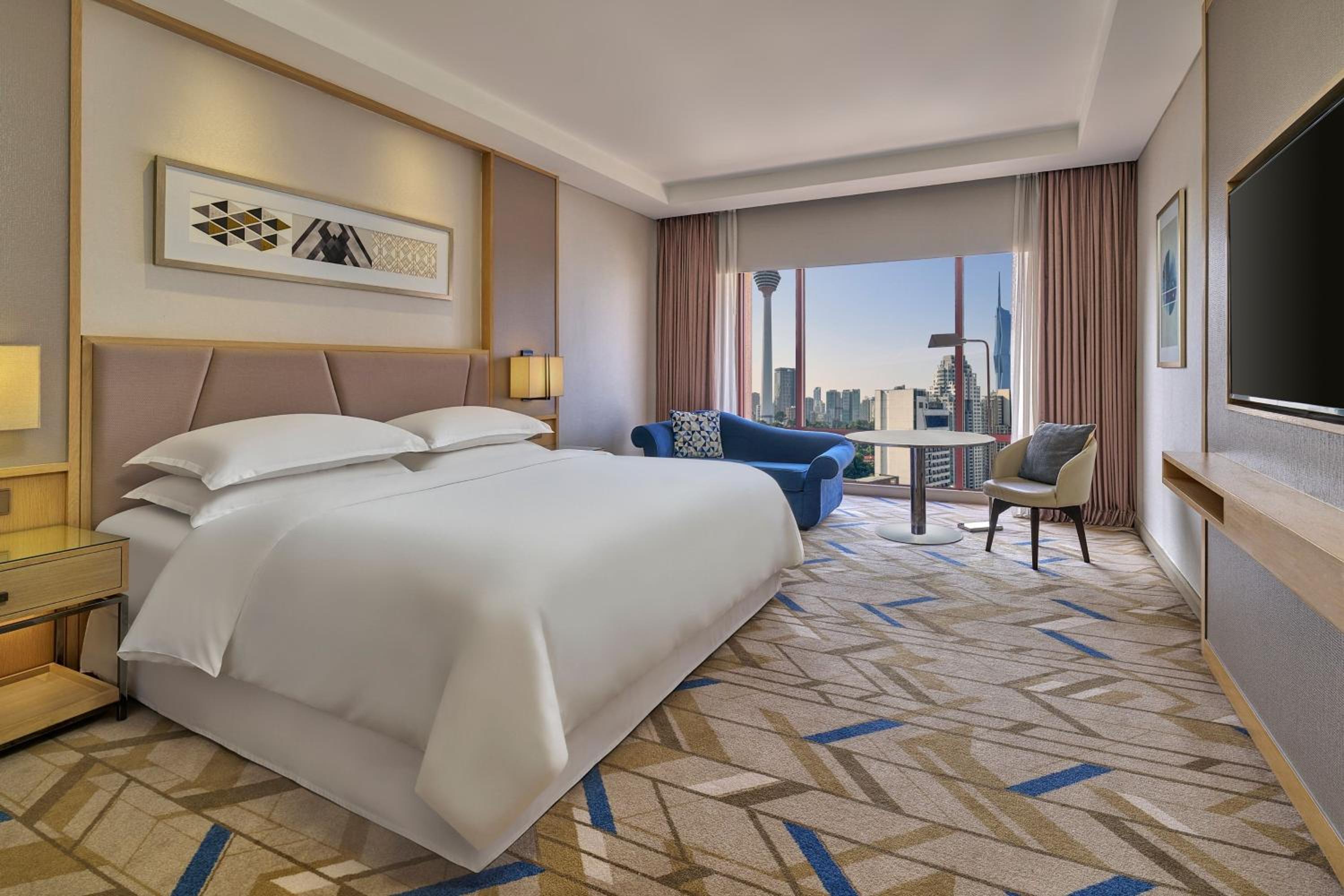 1 King Bed, City View, Room