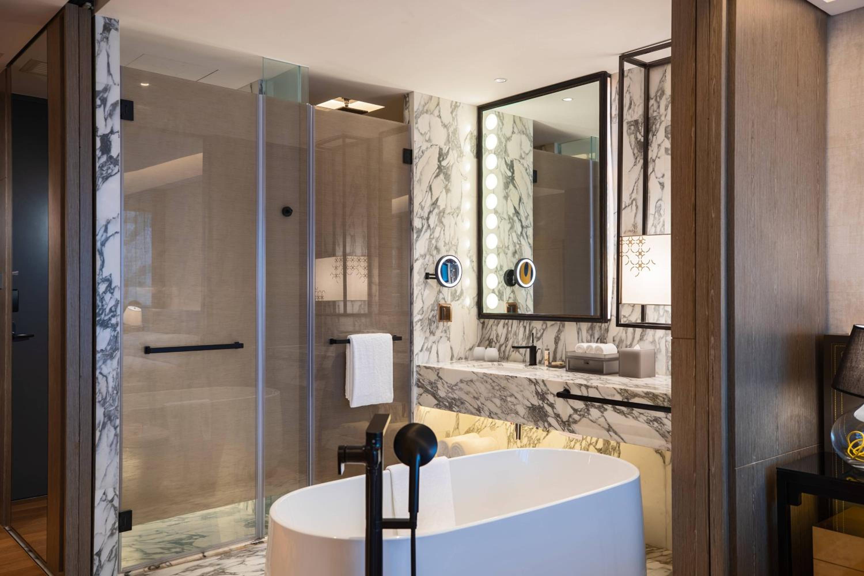 Executive Club Room with King Bed