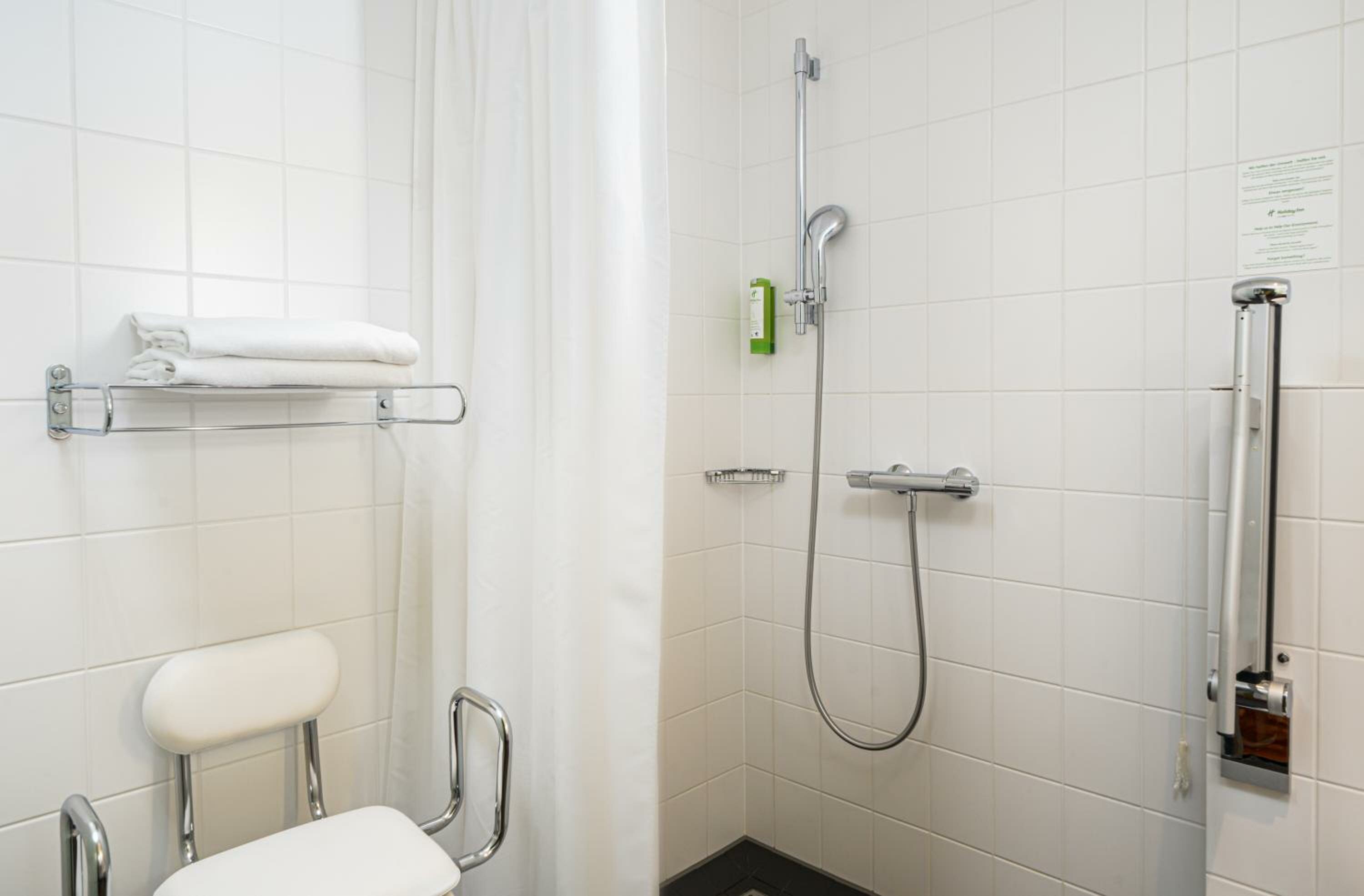 Standard Queen Room - Disability Access