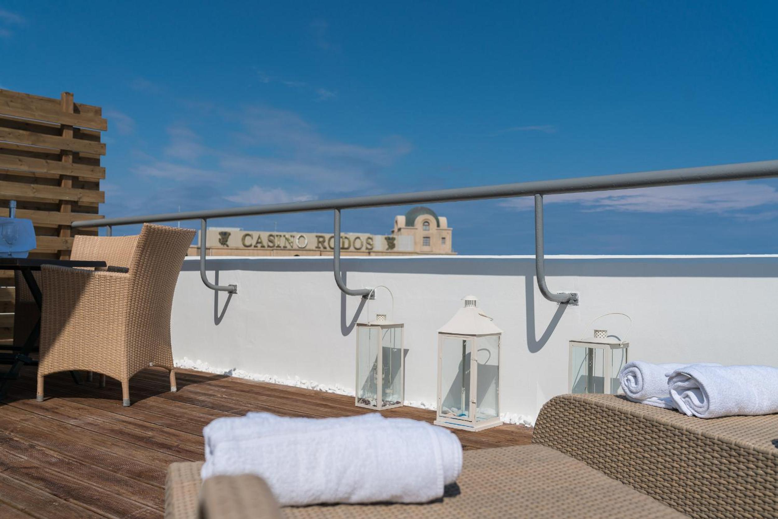 Suite With Openair Jacuzzi (Or Whirlpool/ Hot Tub) - Sea View