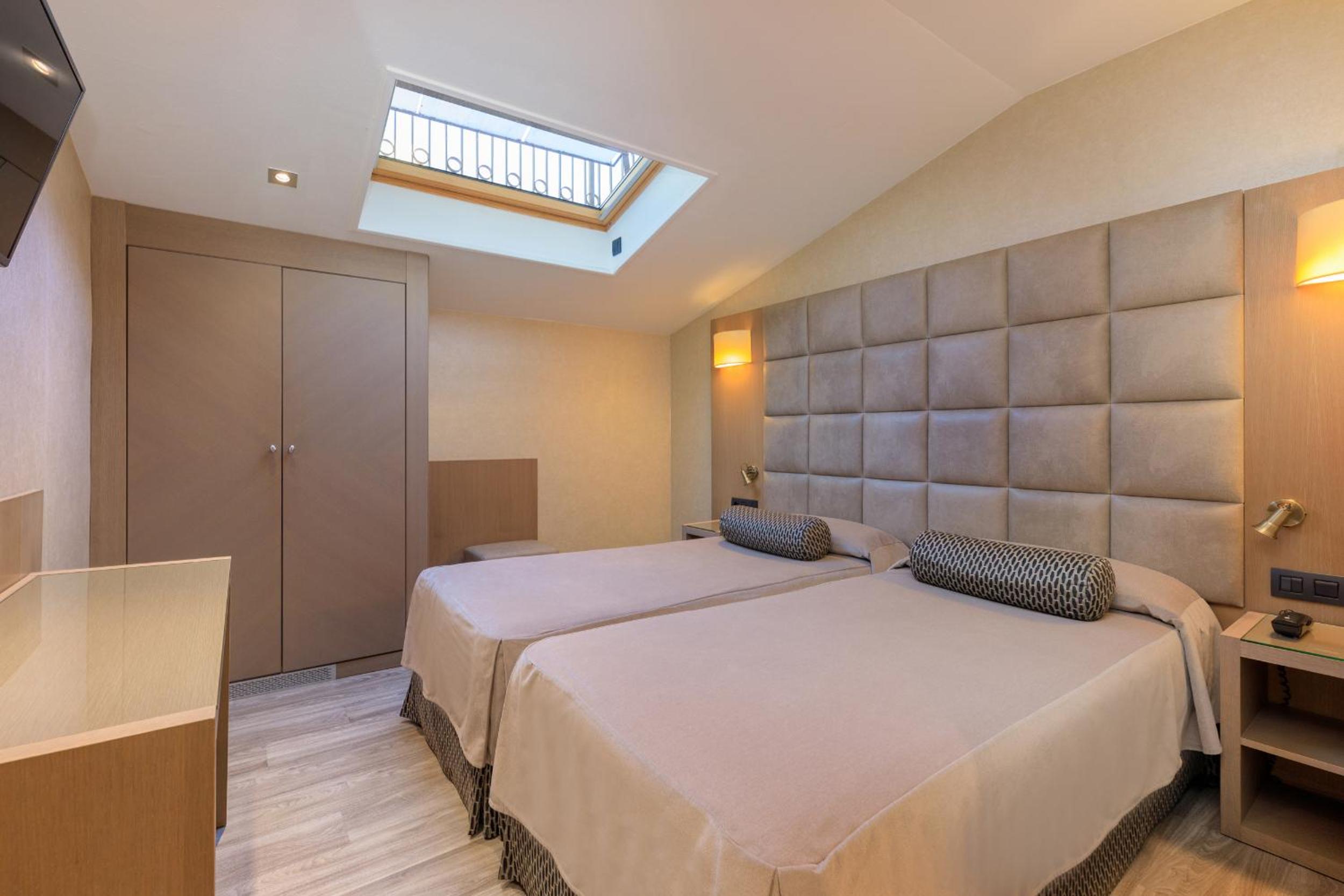 Double or Twin Buhardilla