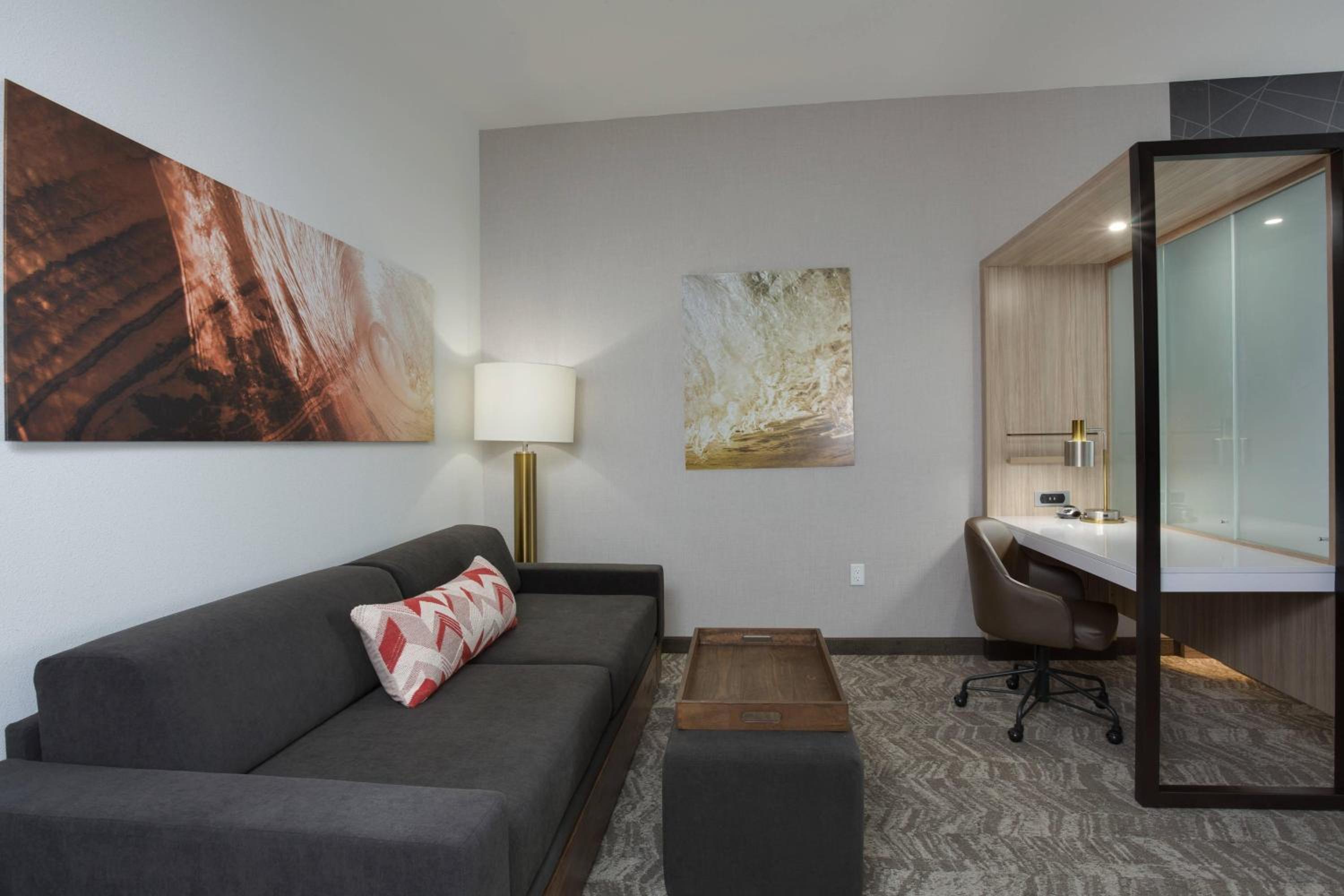 Suite, 1 King, Trundle bed