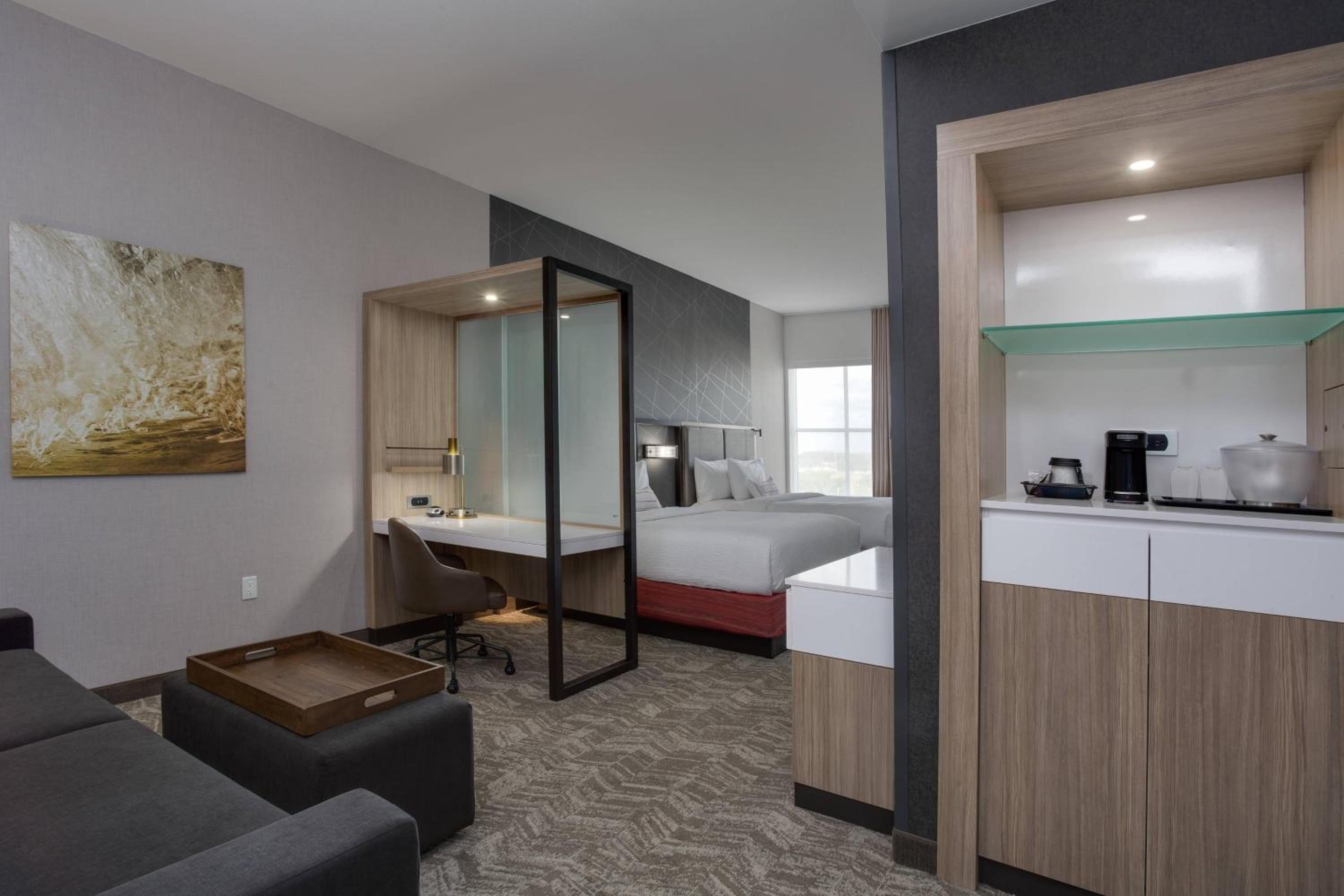 Suite, 2 Queen, Trundle bed