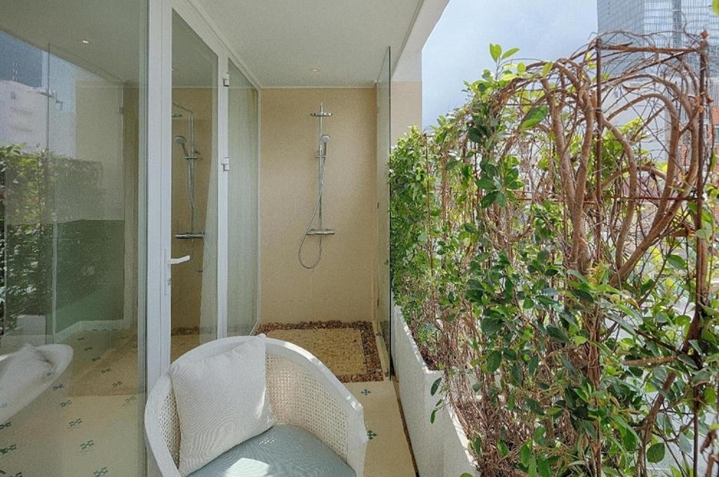 Bonard Junior Suite + Afternoon tea on rooftop