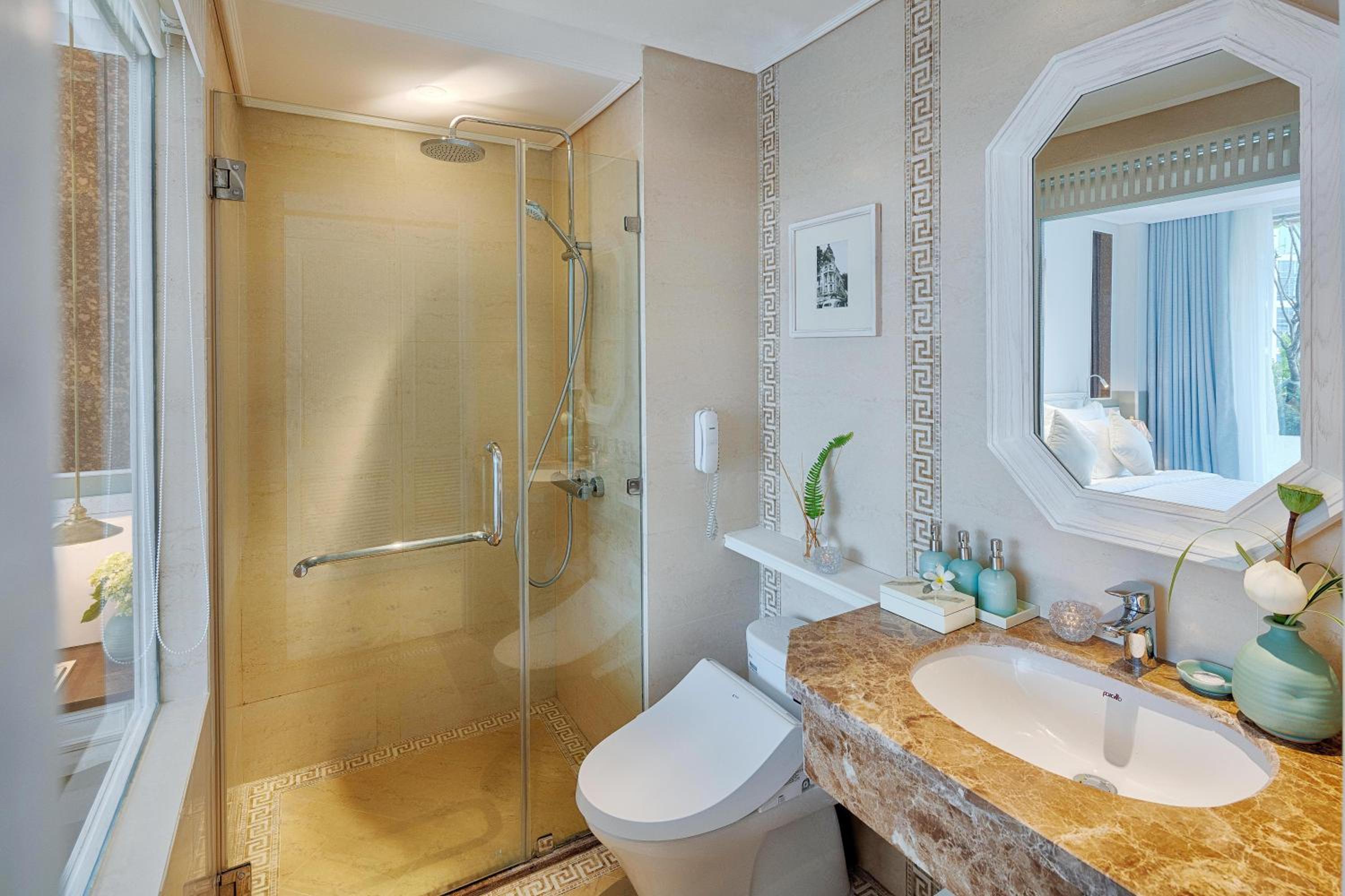 Bonard Junior Suite + Afternoon tea on rooftop