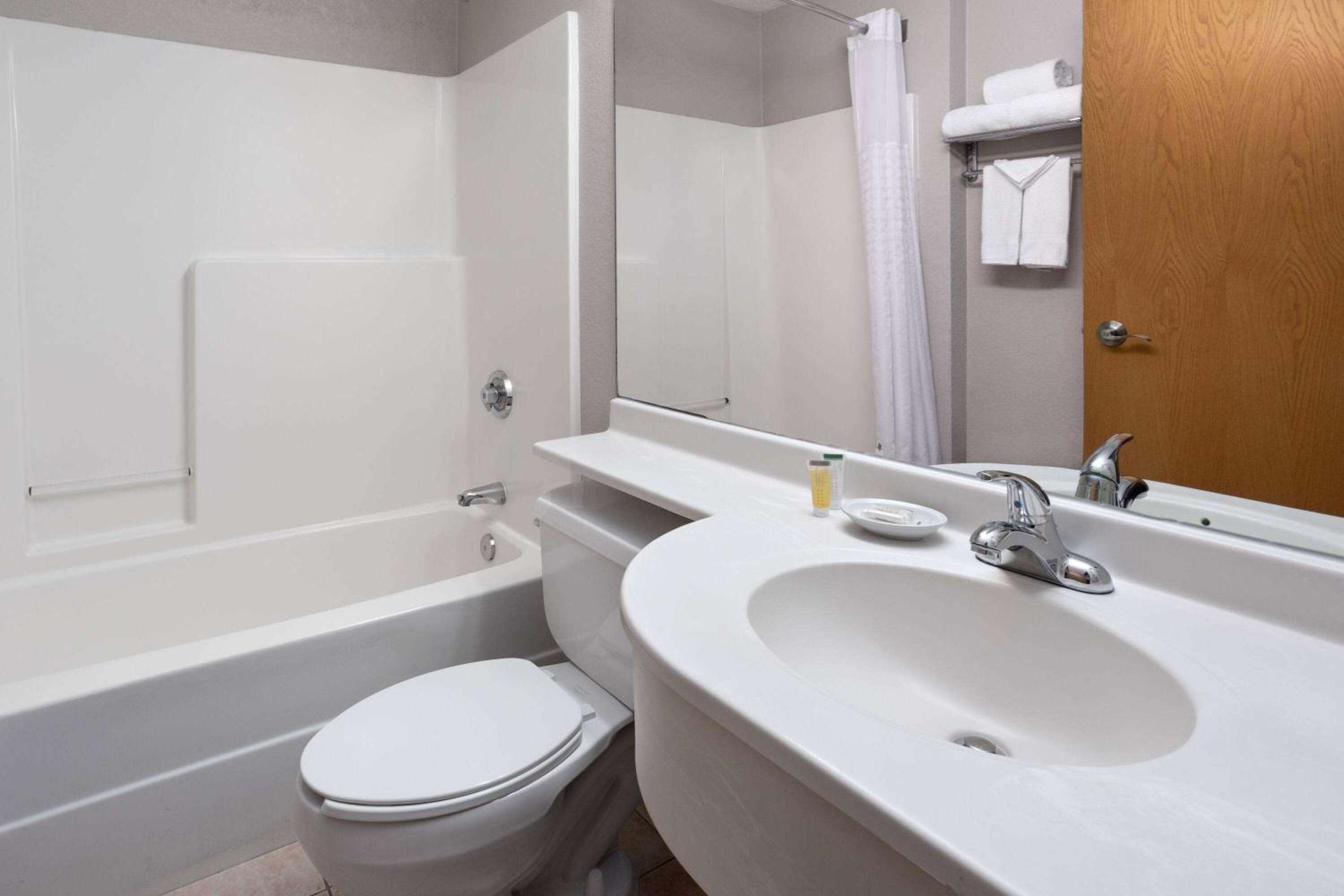 Queen Room - Non-Smoking