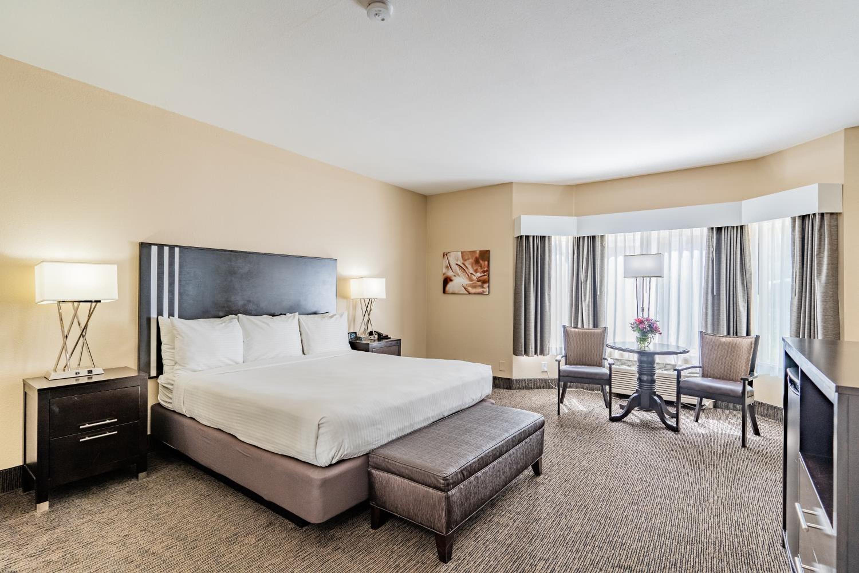 Deluxe Room - 1 King Bed