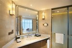 One-Bedroom King Suite with Park View в Doubletree by Hilton Ningbo Beilun