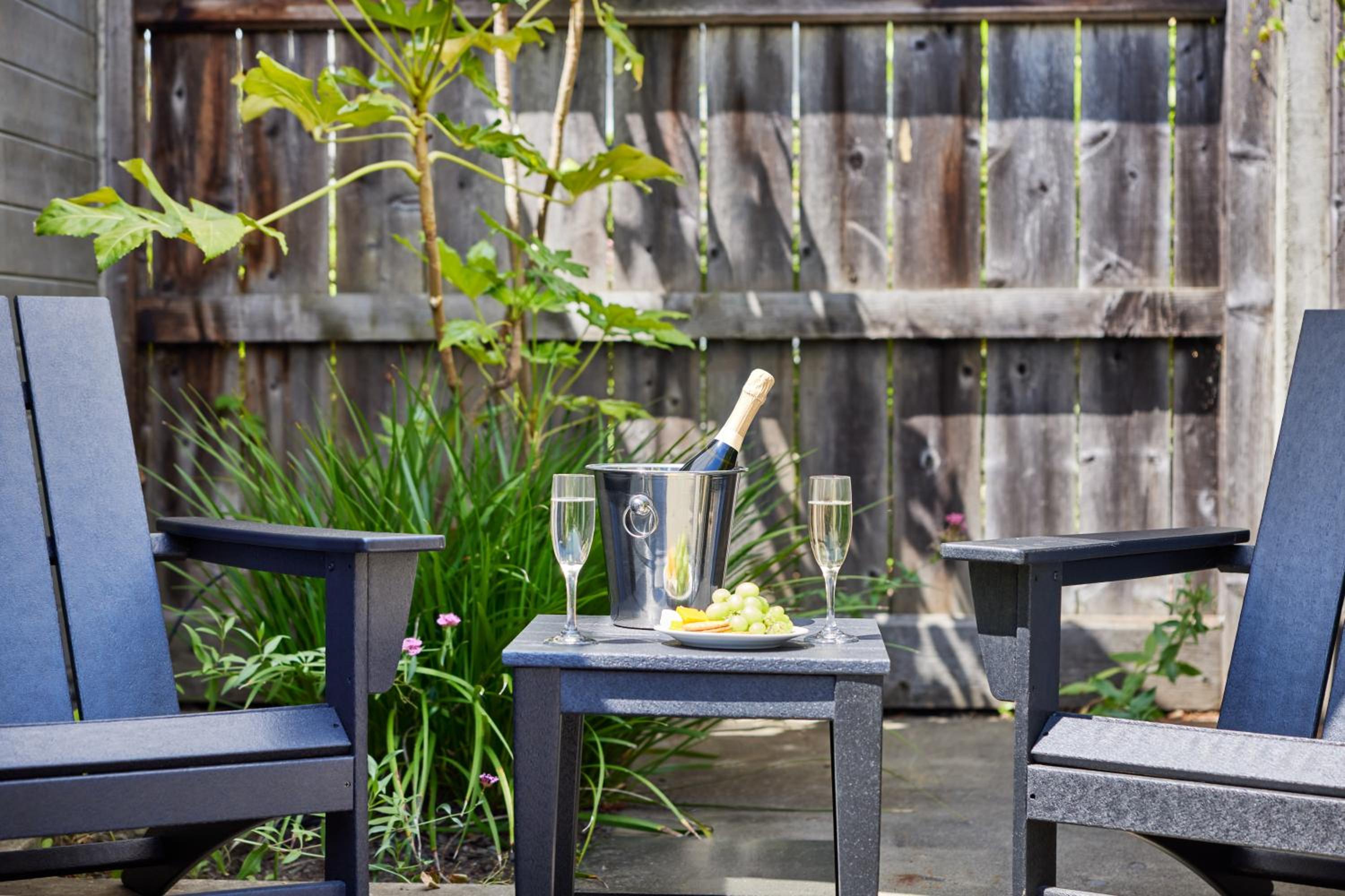 Courtyard King + Patio