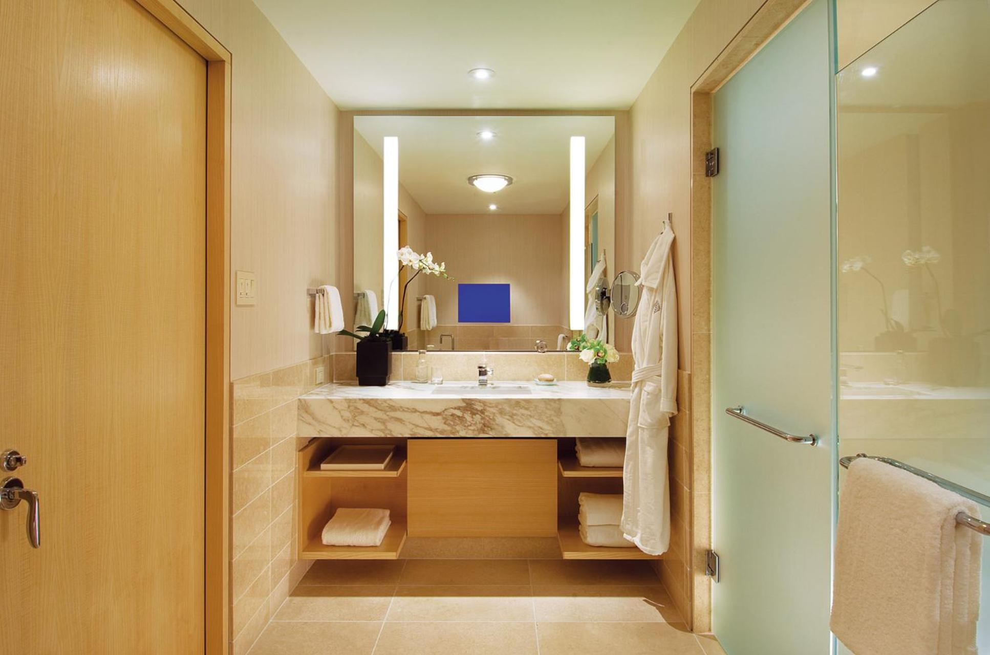 Corner Deluxe Bay View King