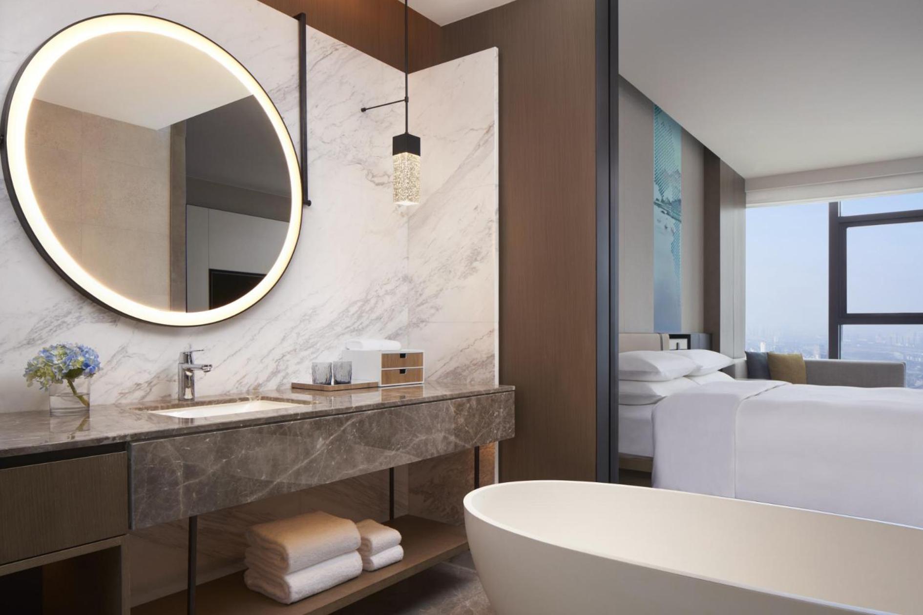 Executive King Room with City View - Executive Level