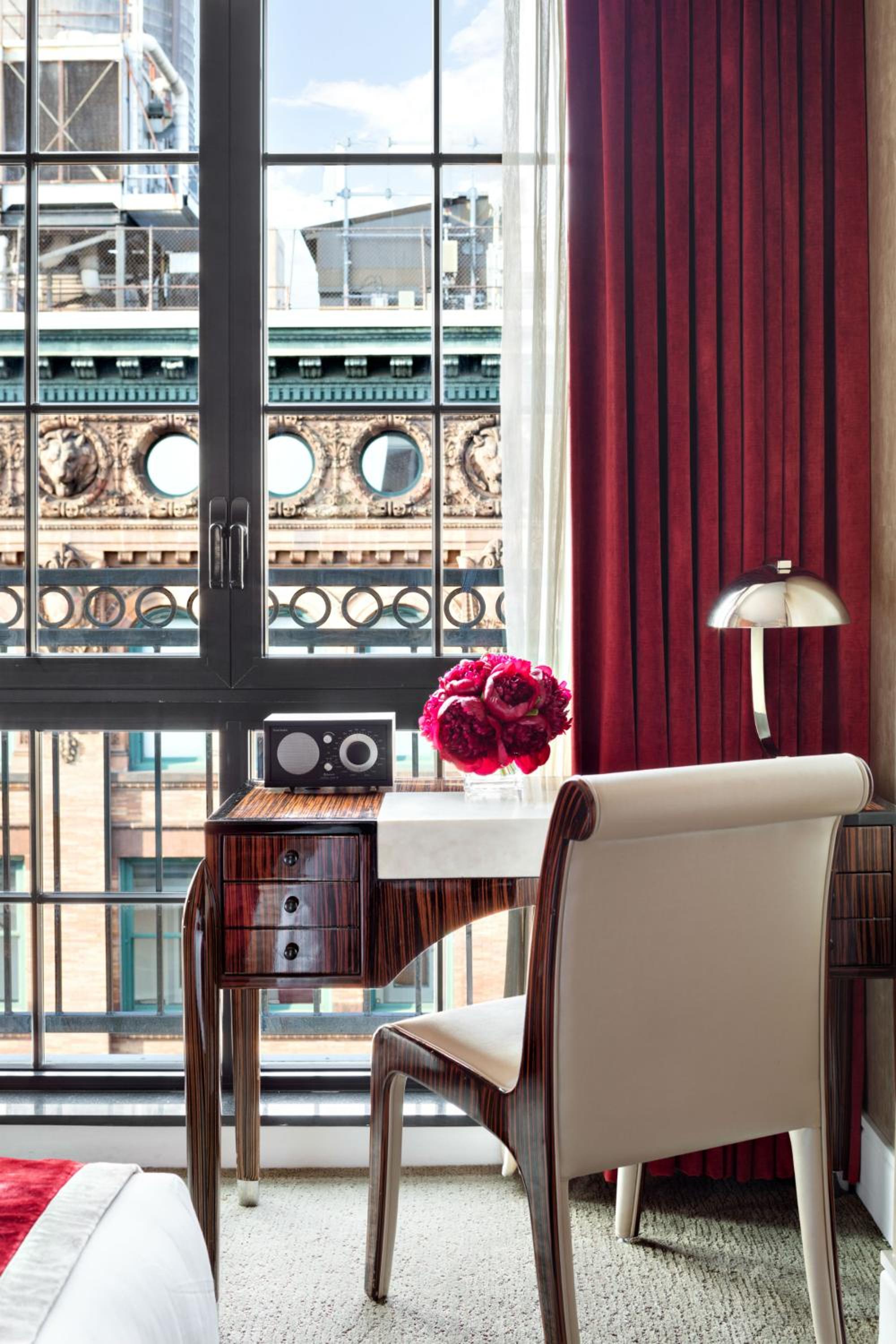 Queen Room (The Grove) 