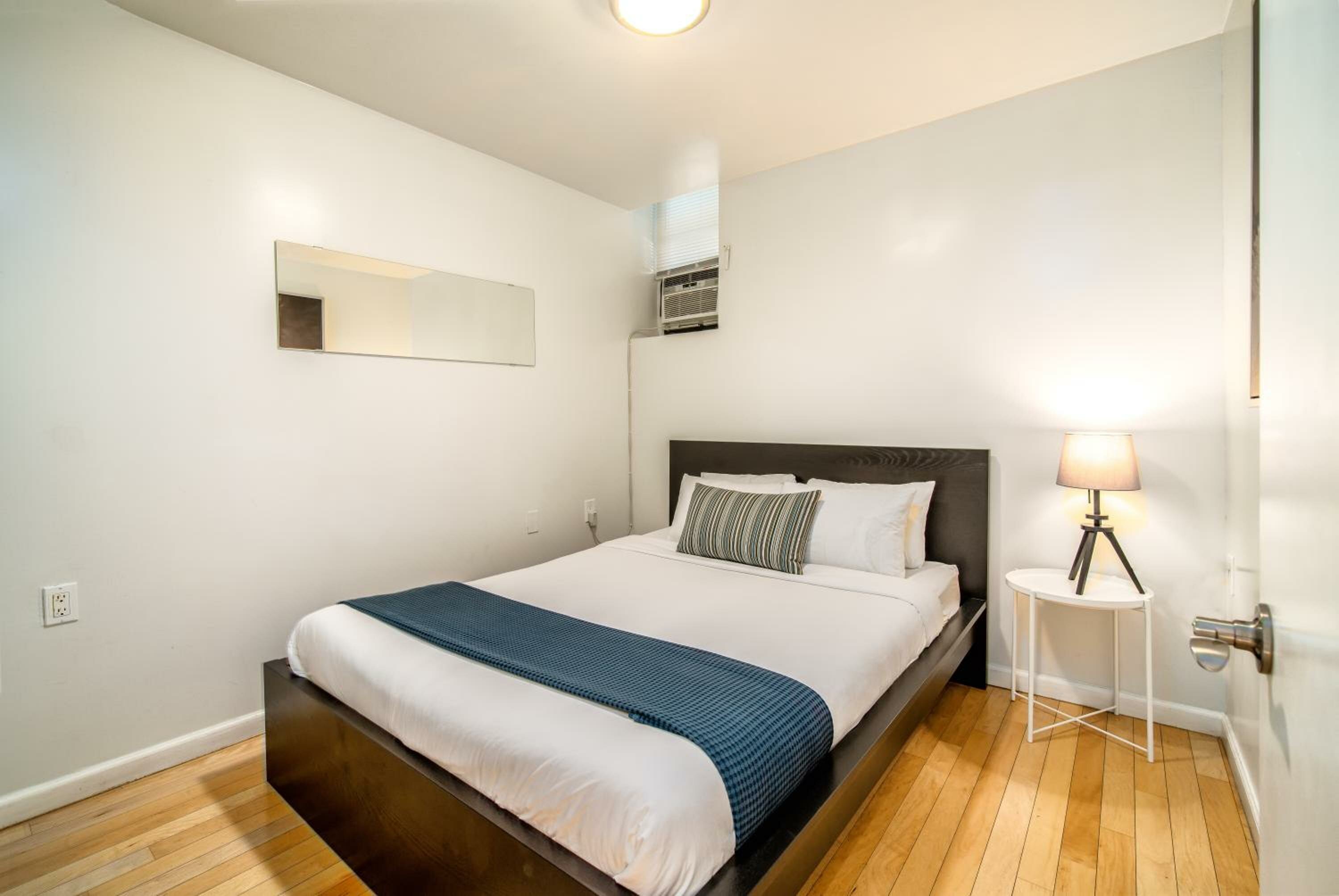 Deluxe Suite with Partial Ocean View 