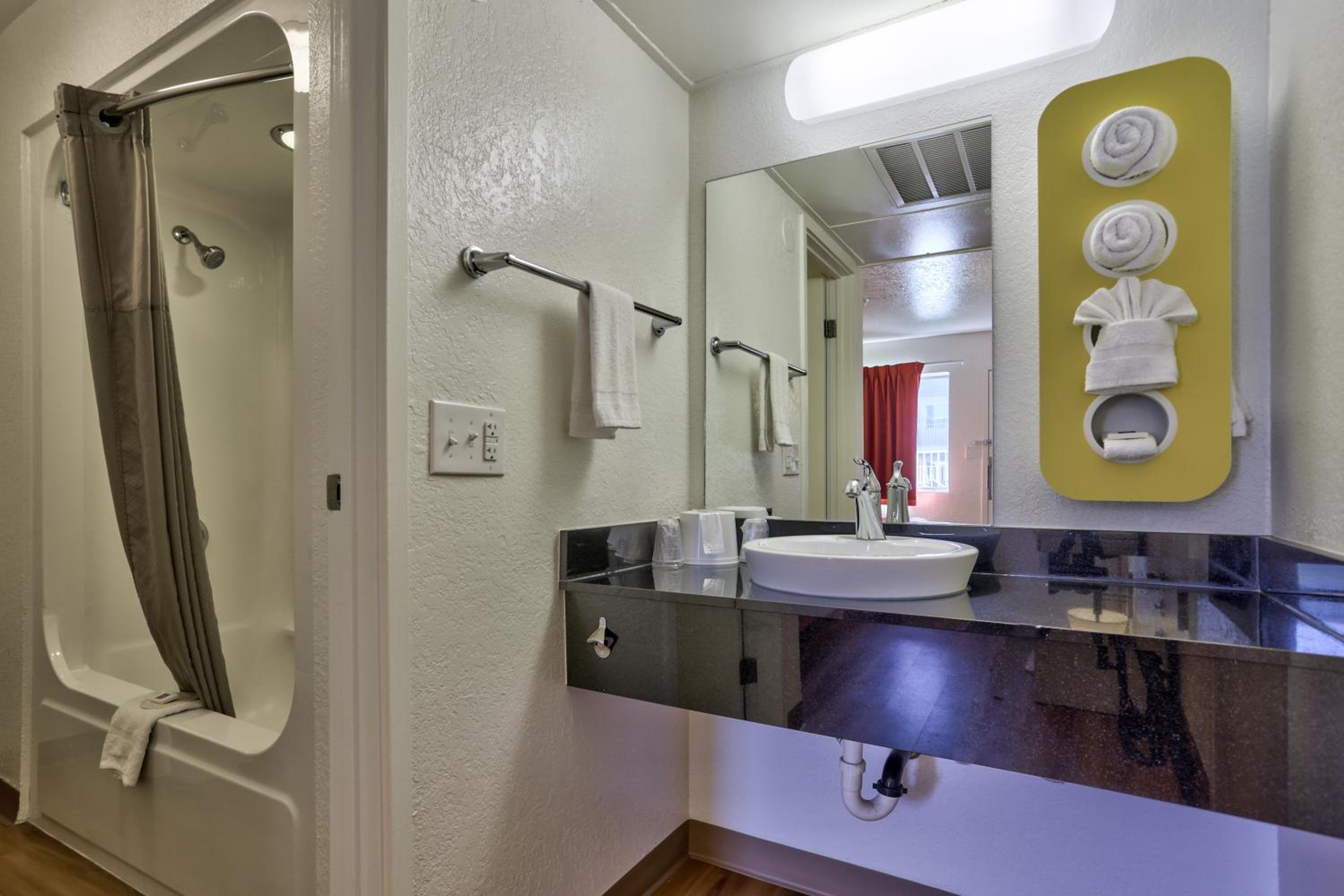 Deluxe Quadruple Room - Non-Smoking