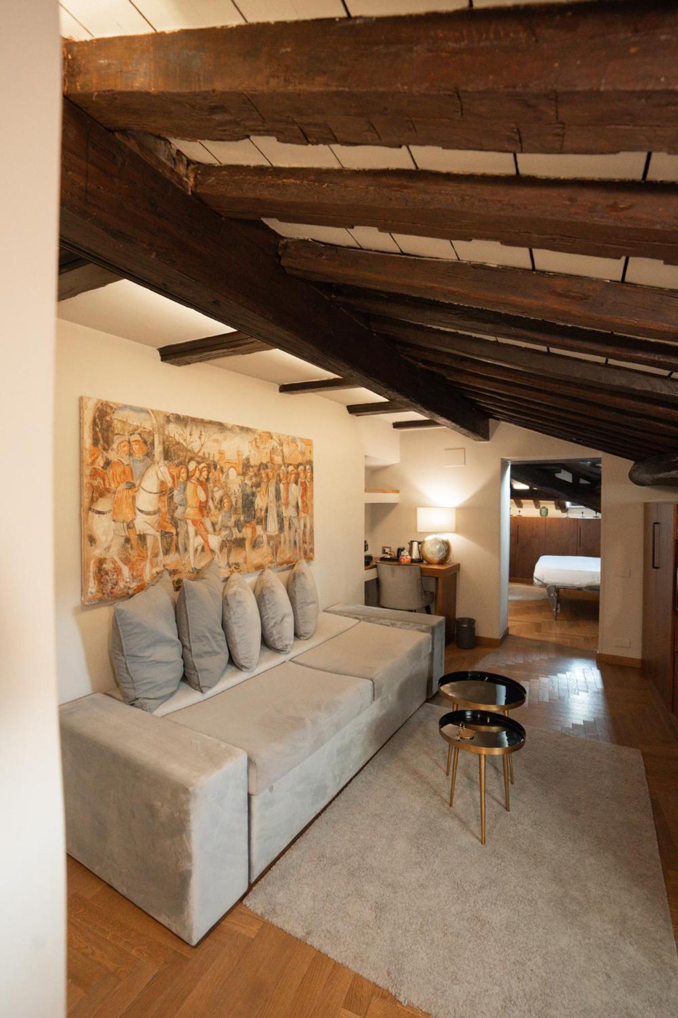 Suite Pantheon View Separate Building