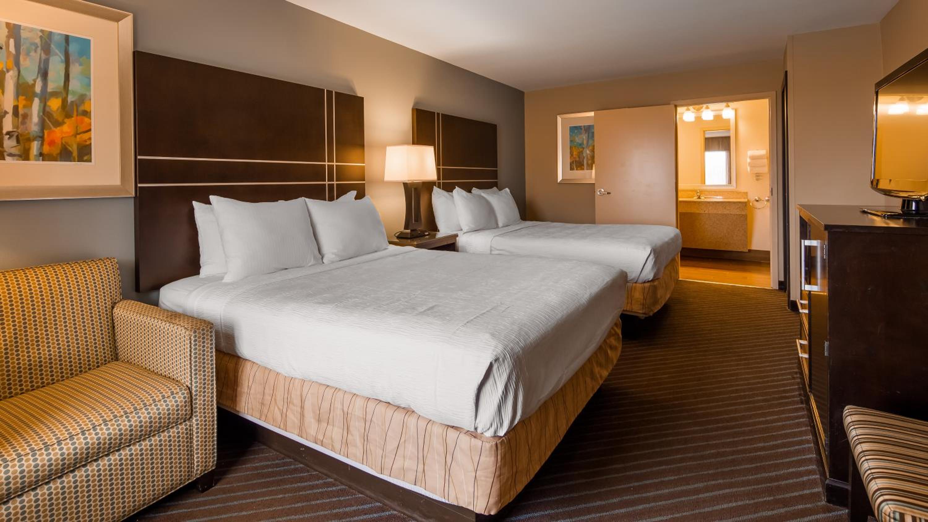 Queen Room with Two Queen Beds with Roll-In Shower - Mobility Access