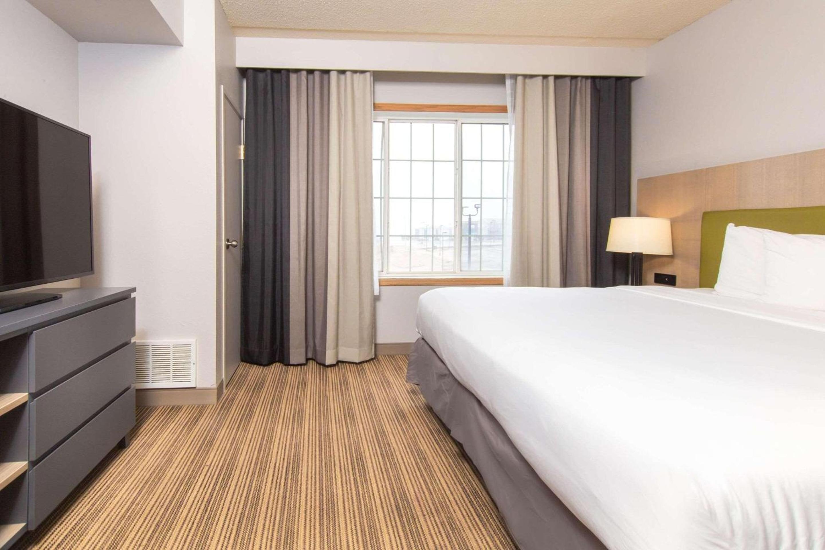 King Guest Room - Non-Smoking