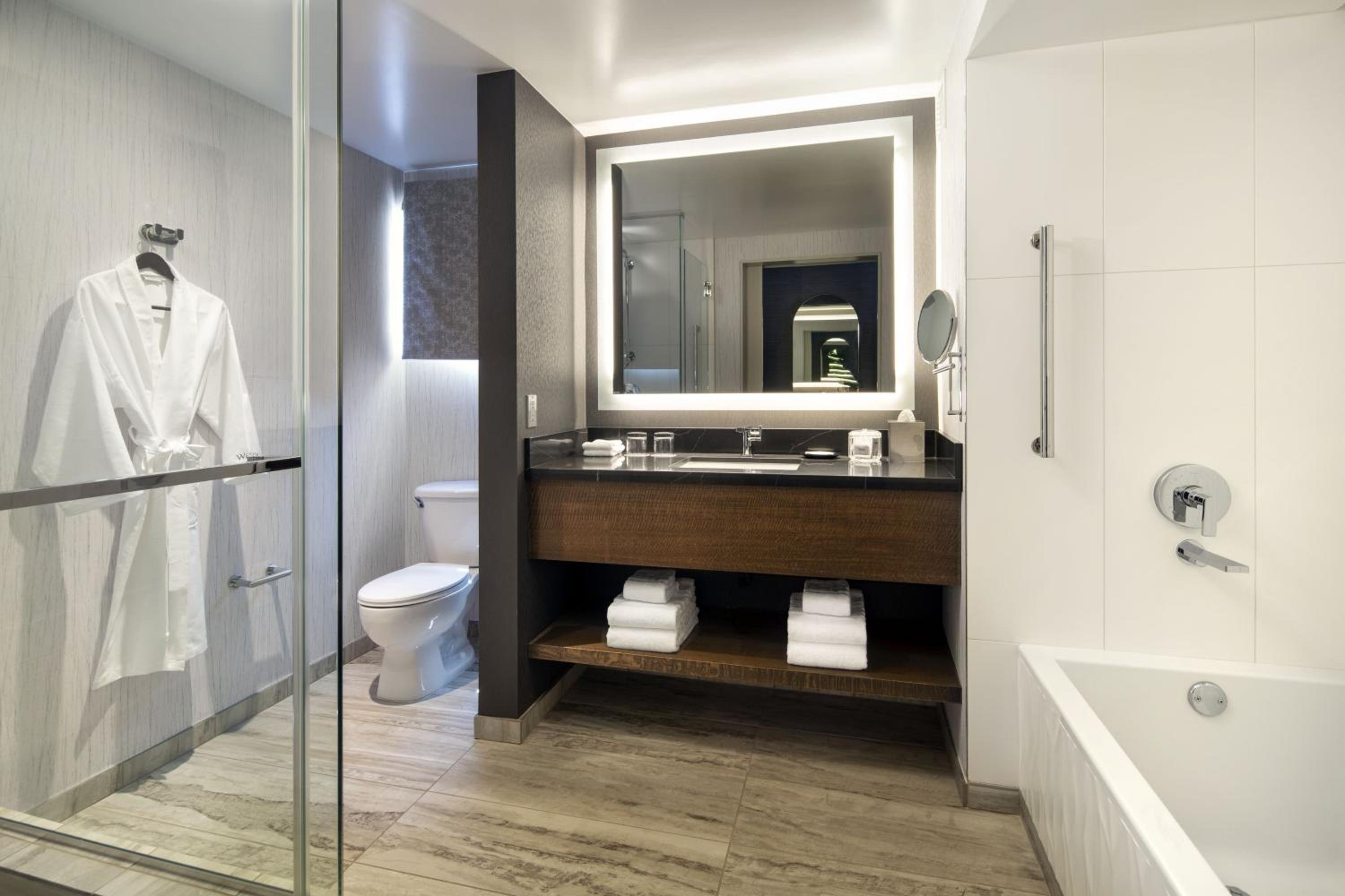 Double Room with Two Double Beds - Hearing Accessible 