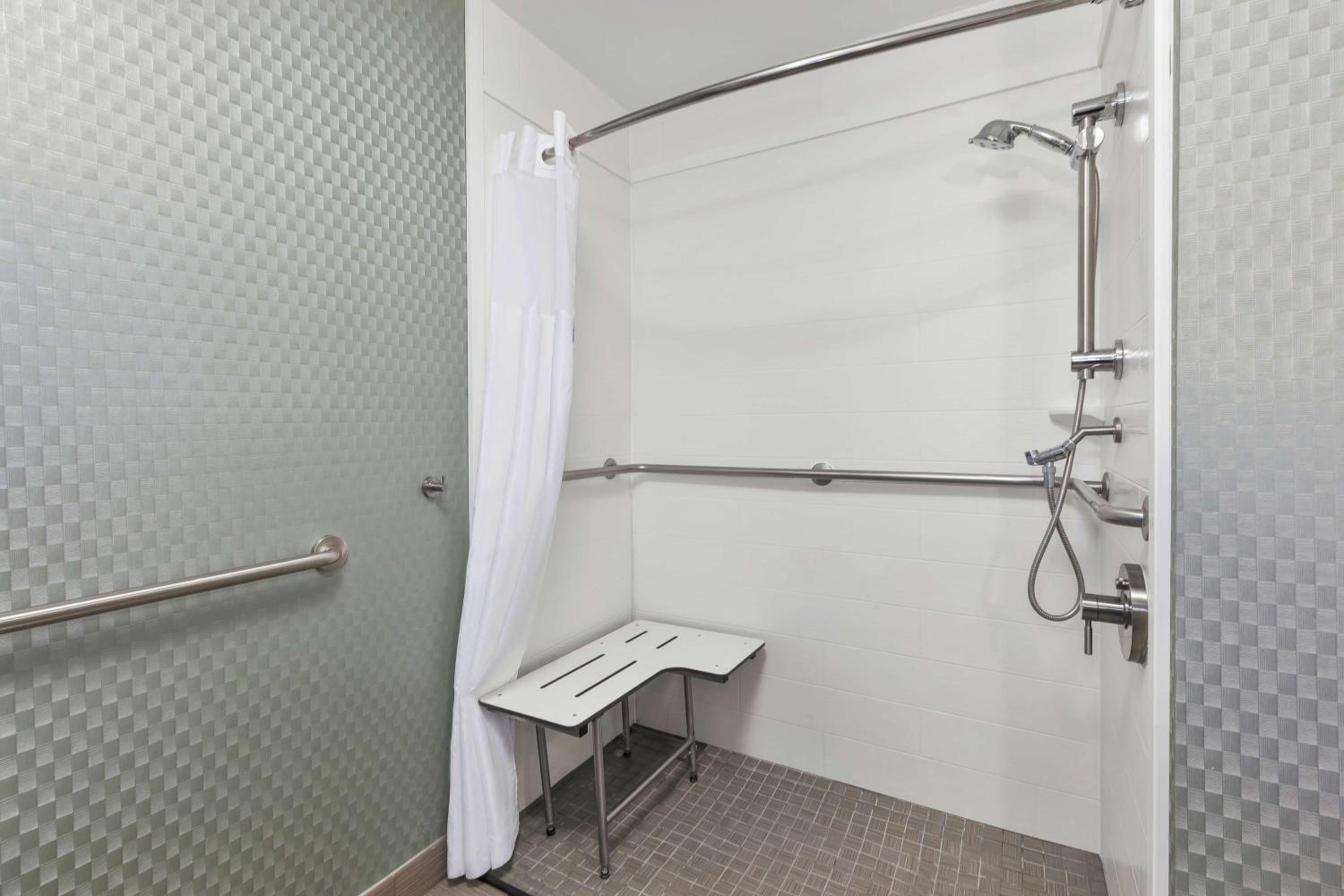 King Room with Roll-In Shower - Mobility and Hearing Access/Non-Smoking