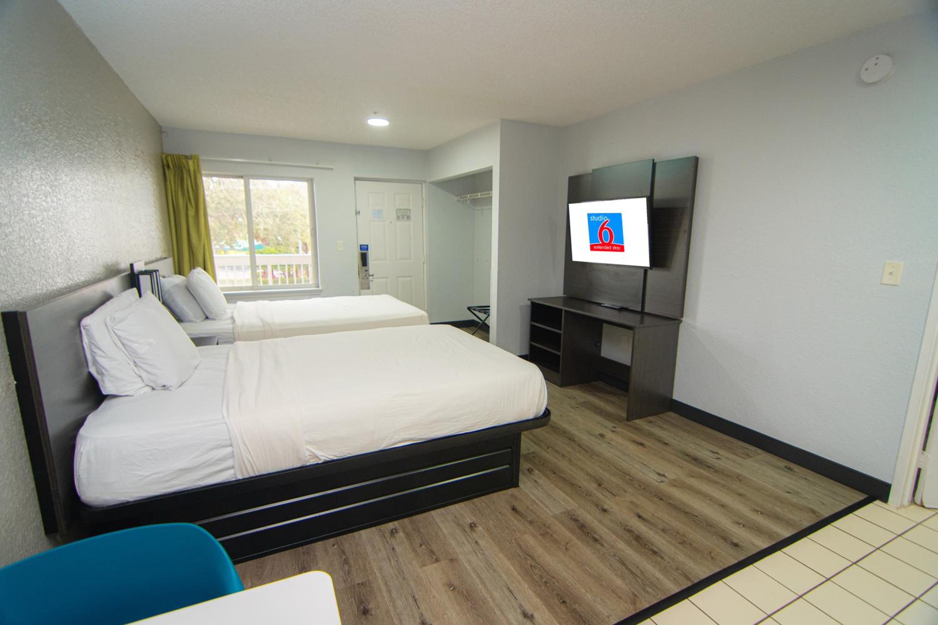 Queen Room with Two Queen Beds - Smoking