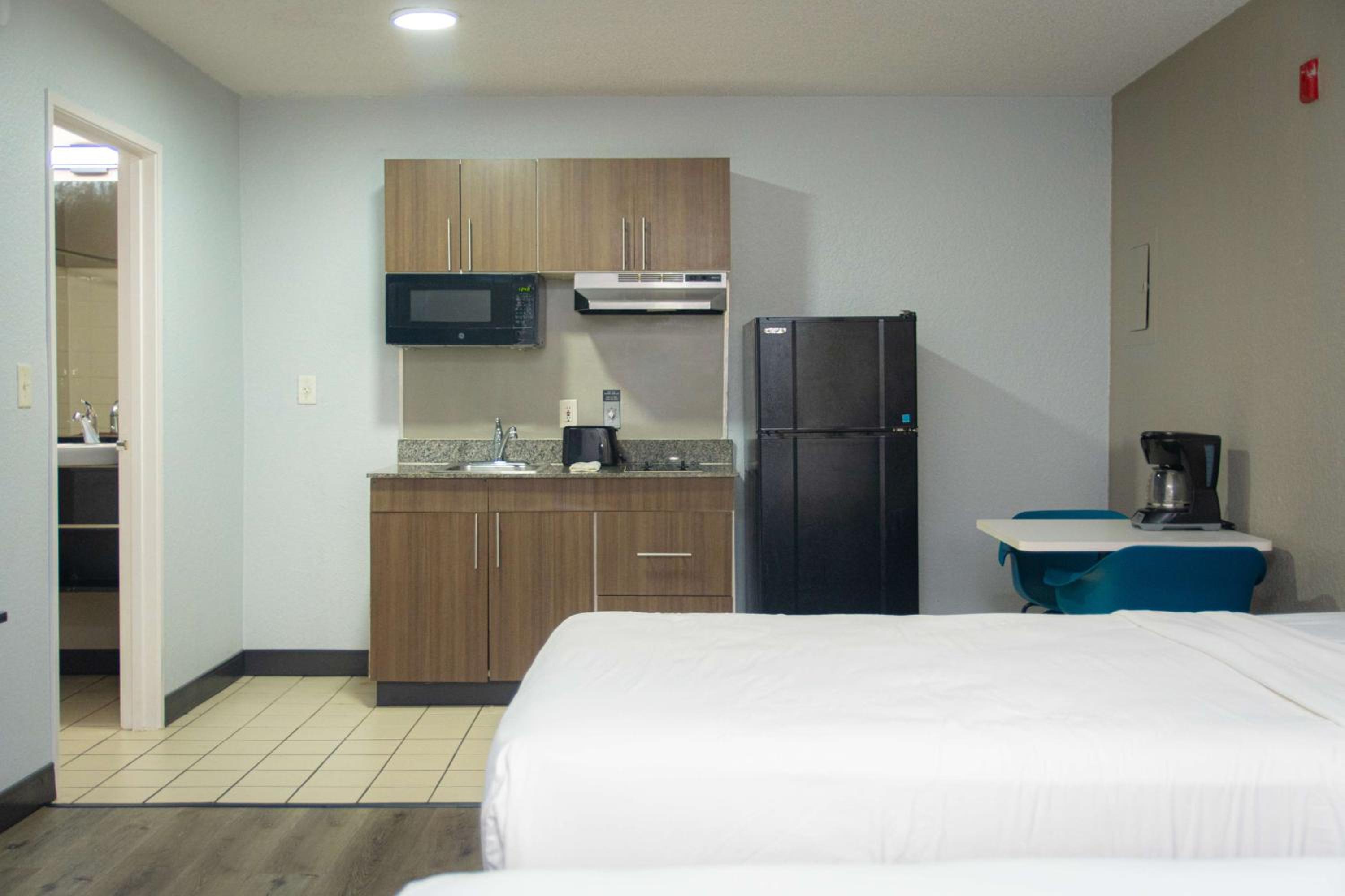 Queen Room with Two Queen Beds - Smoking