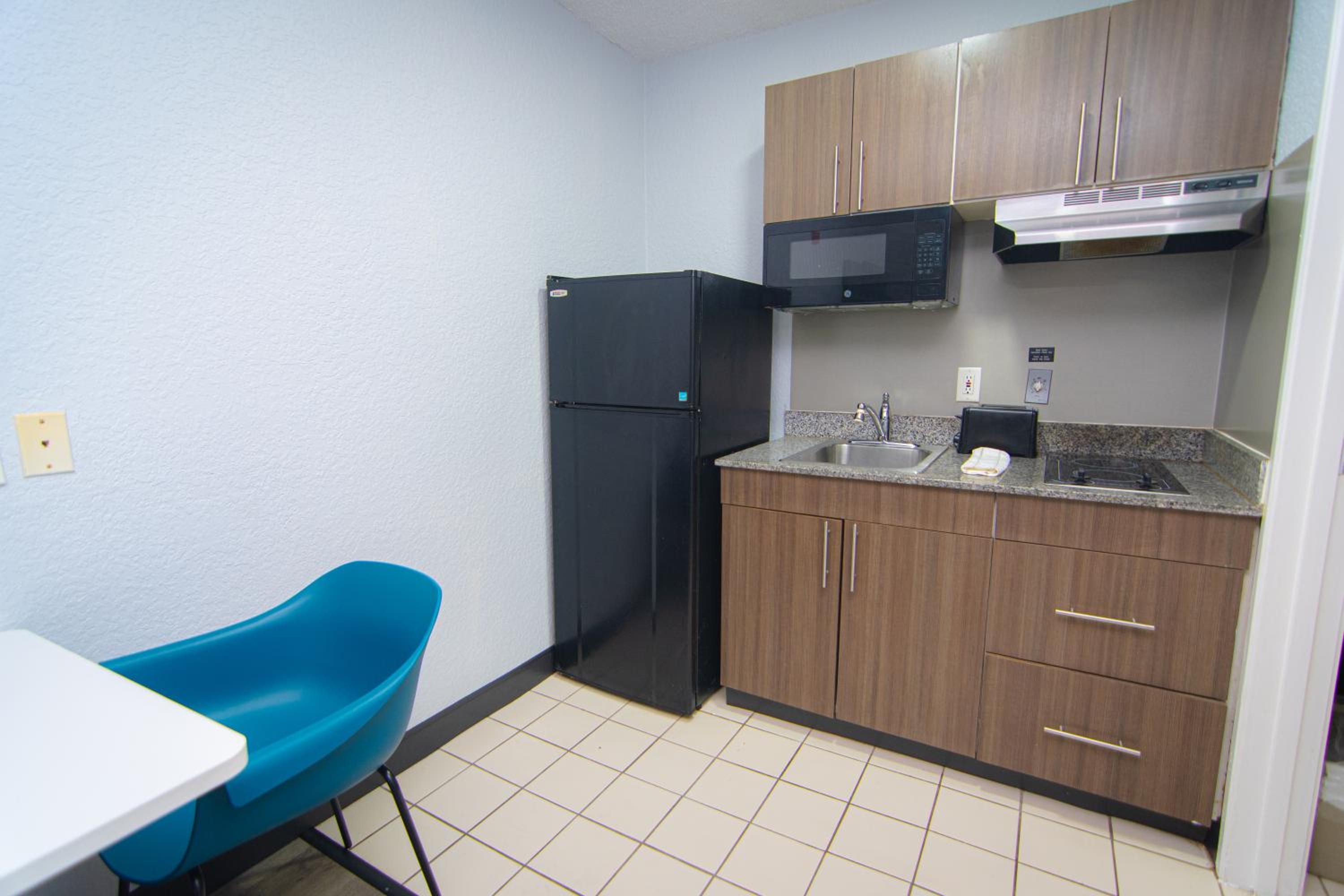 Queen Room - Disability Access - Non-Smoking