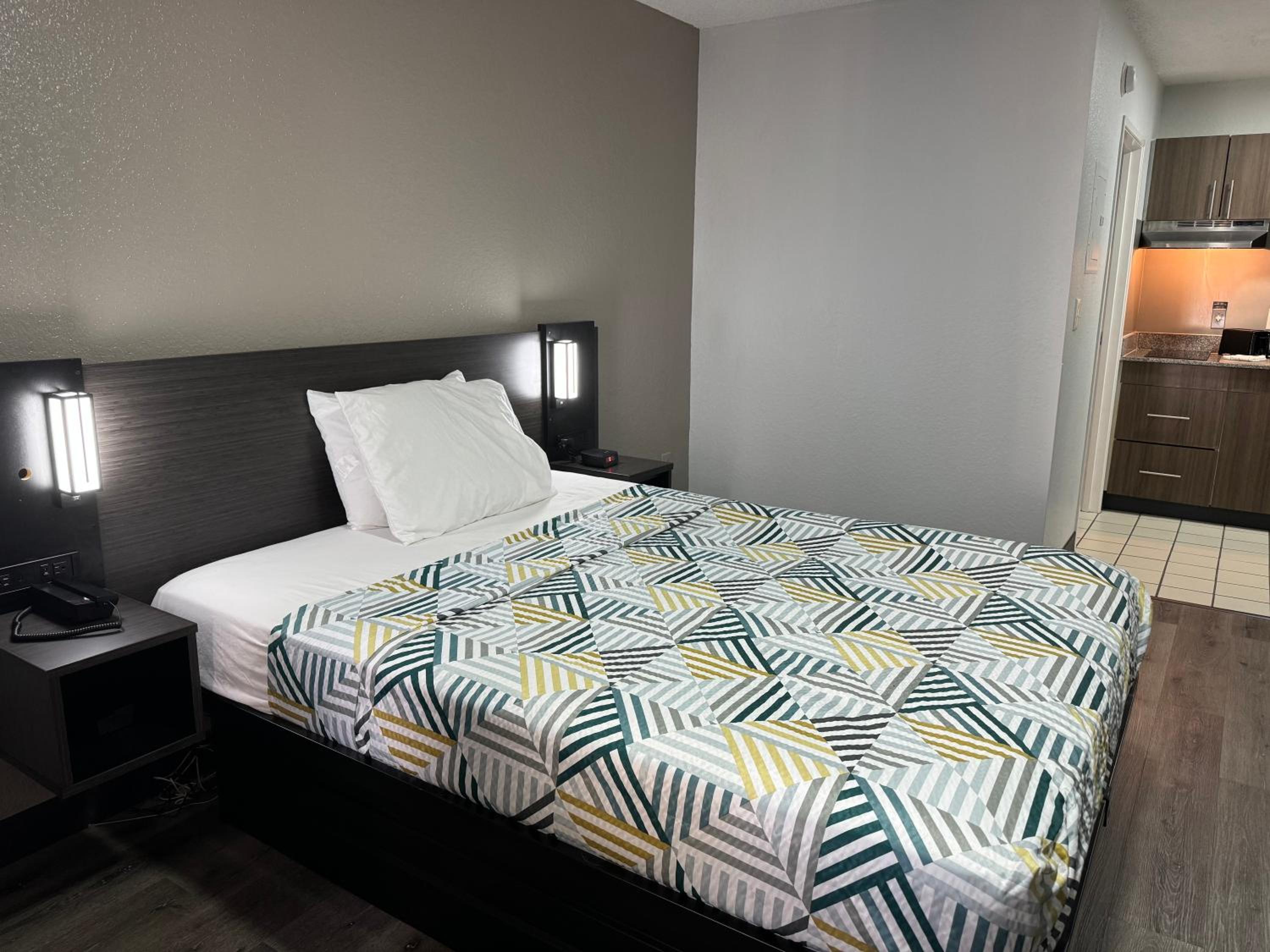 Queen Room - Disability Access - Non-Smoking