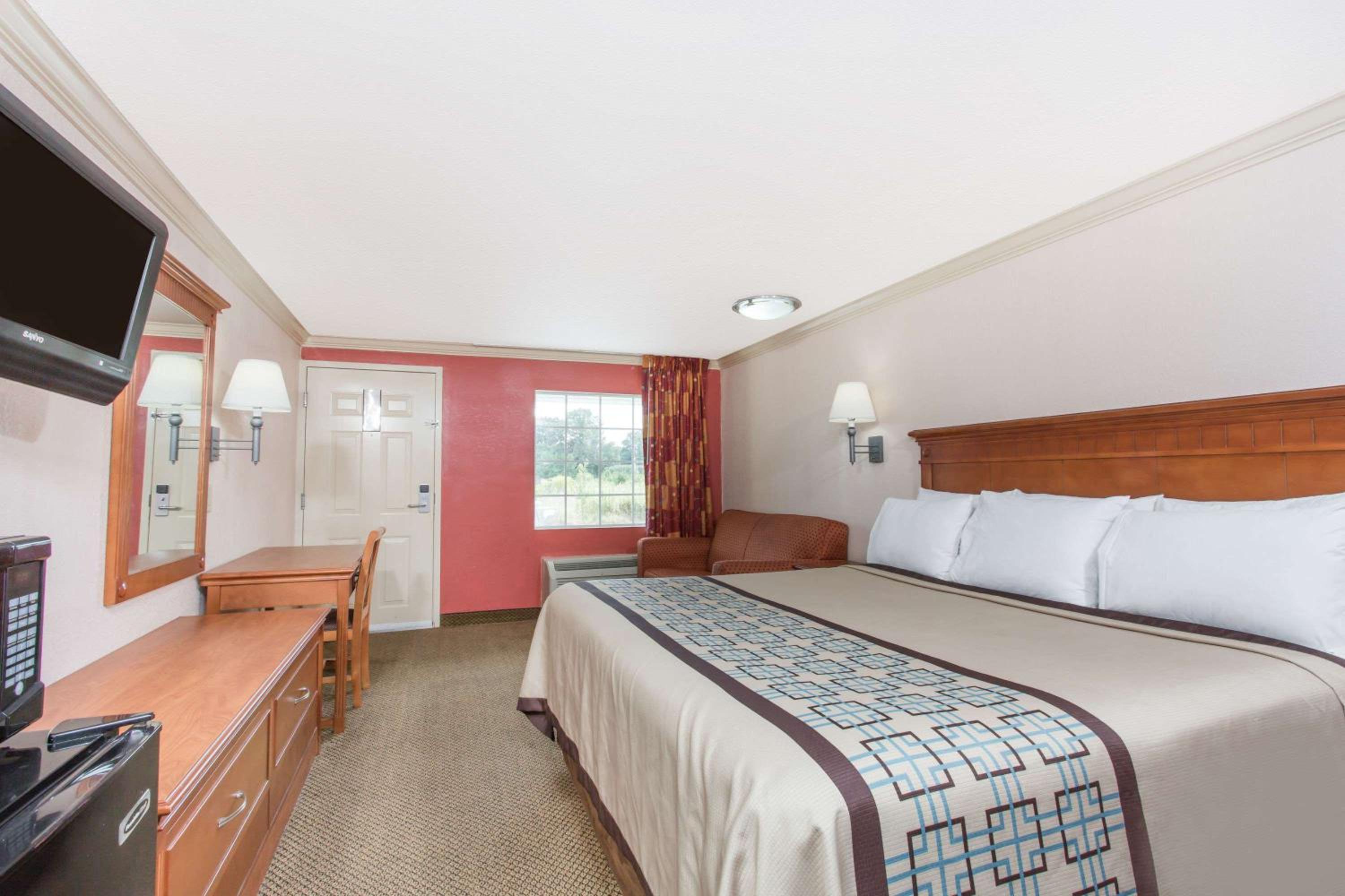 King Room - Non-Smoking