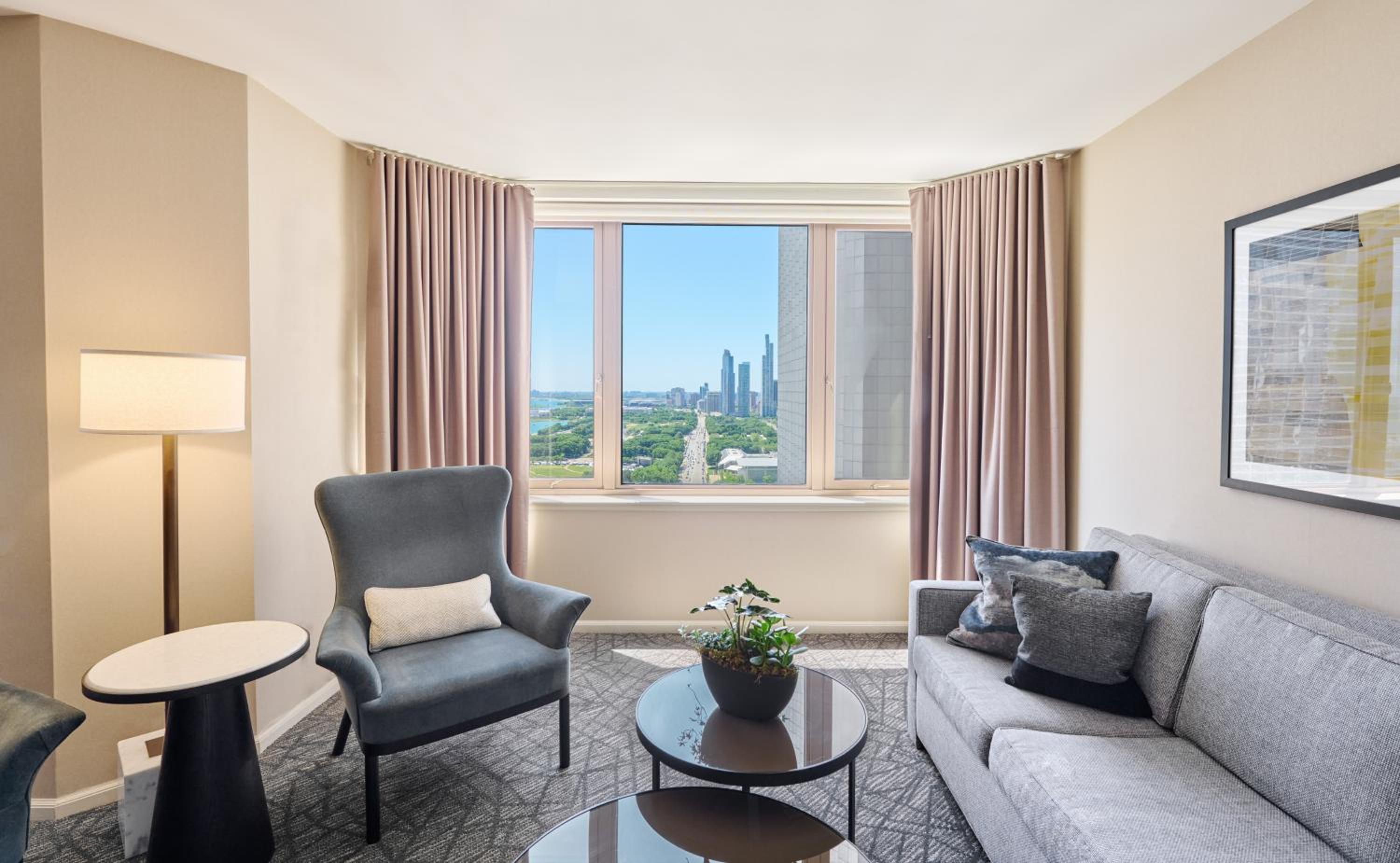 One Bedroom Suite 1 King