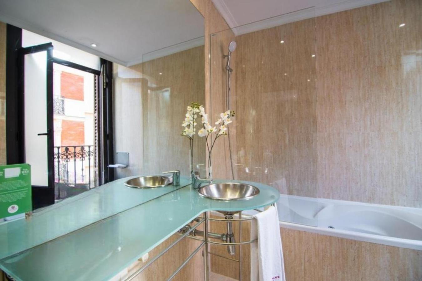 Deluxe King Room with City View