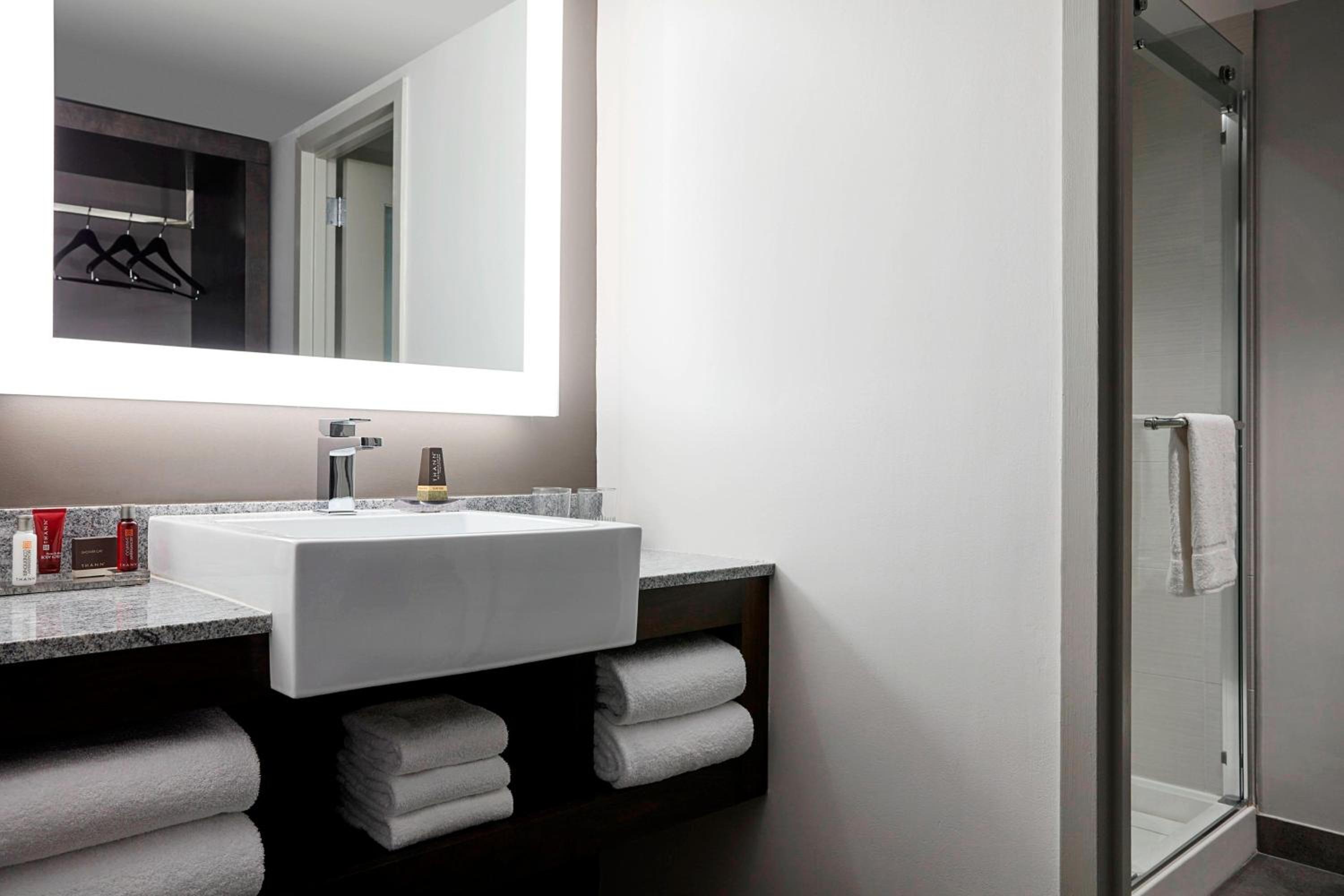 Corner Deluxe, 1 King