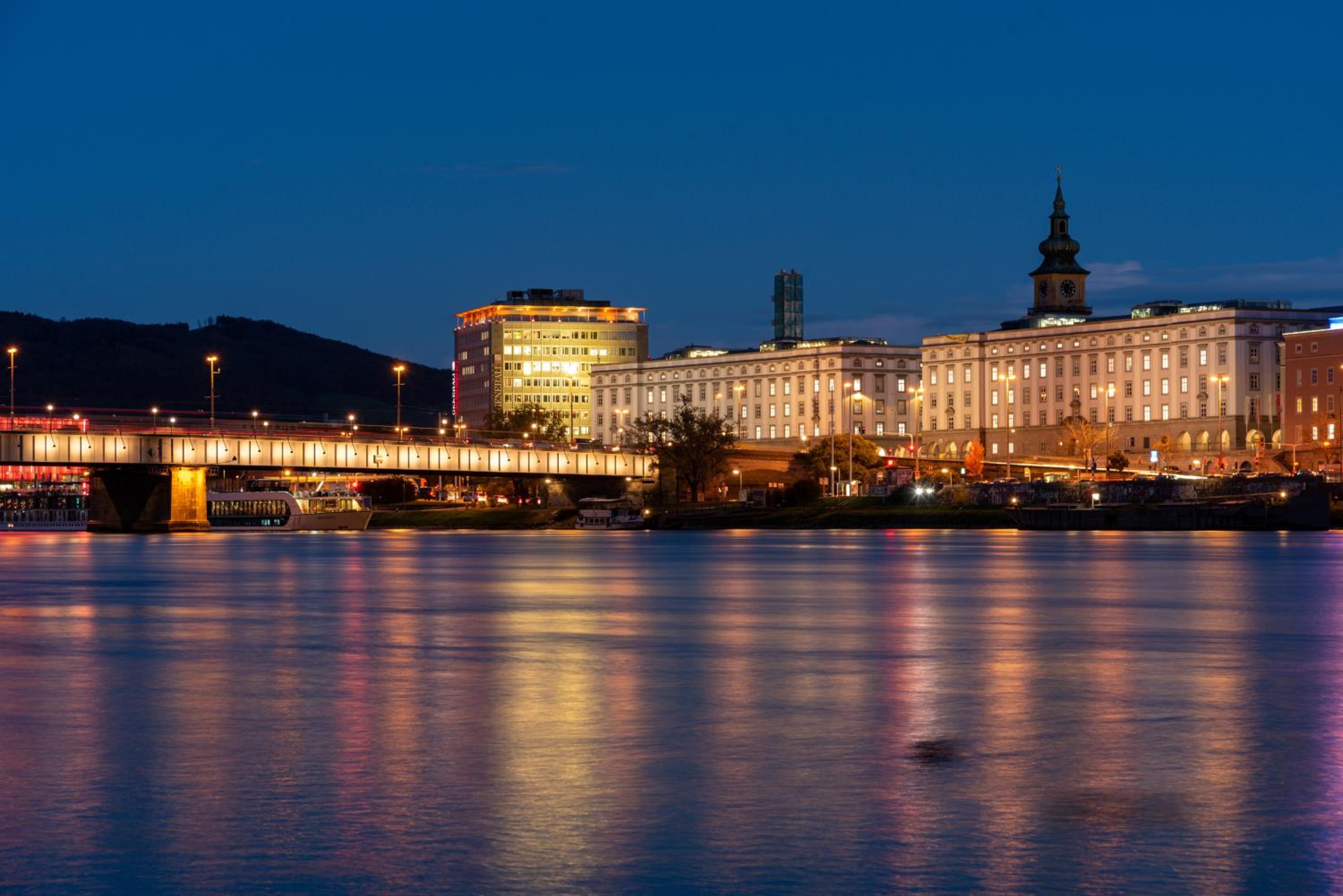 Suite XL with seating area