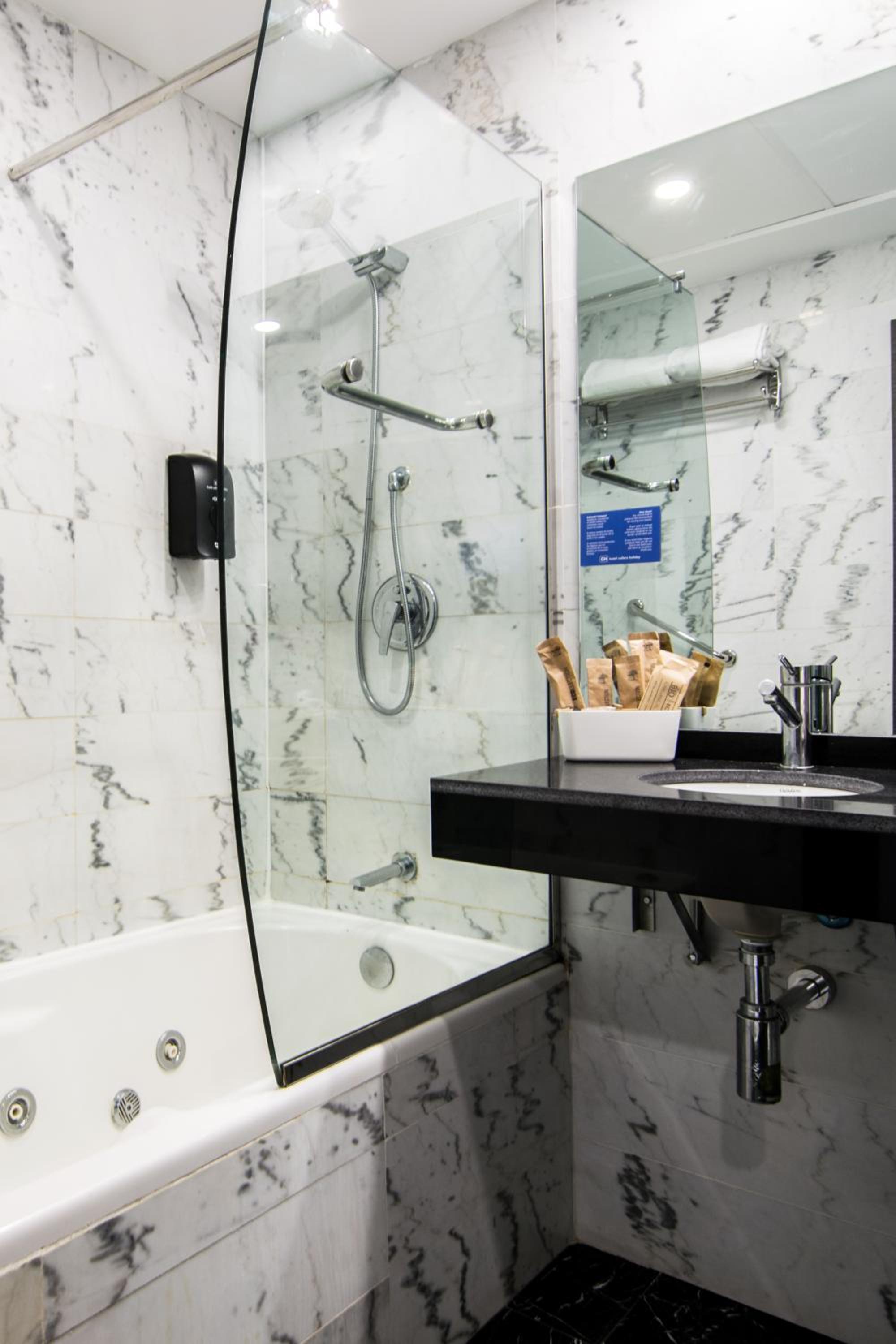 Junior Suite (2 Adults)