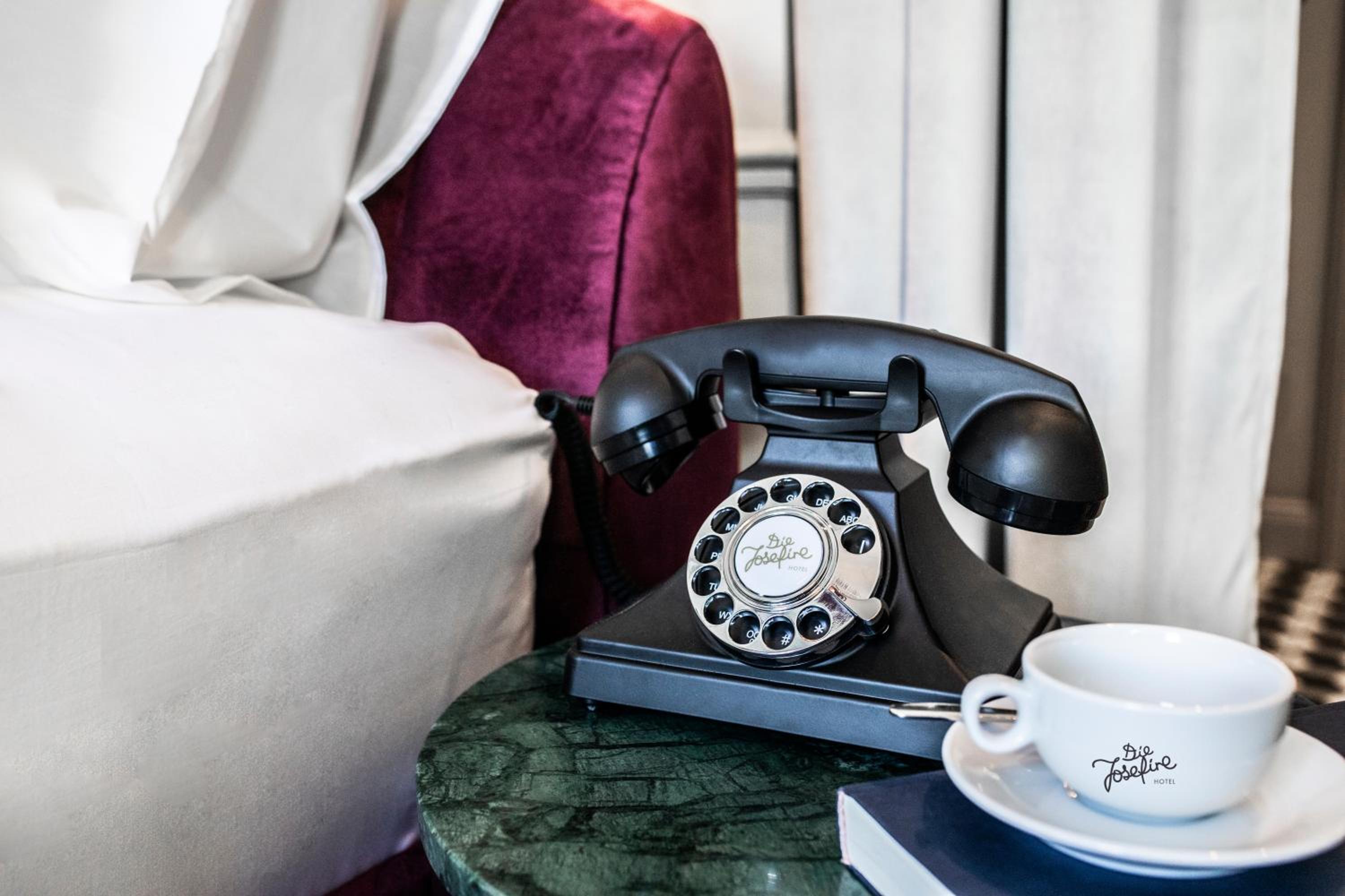  Einzelzimmer – Josefine Petite