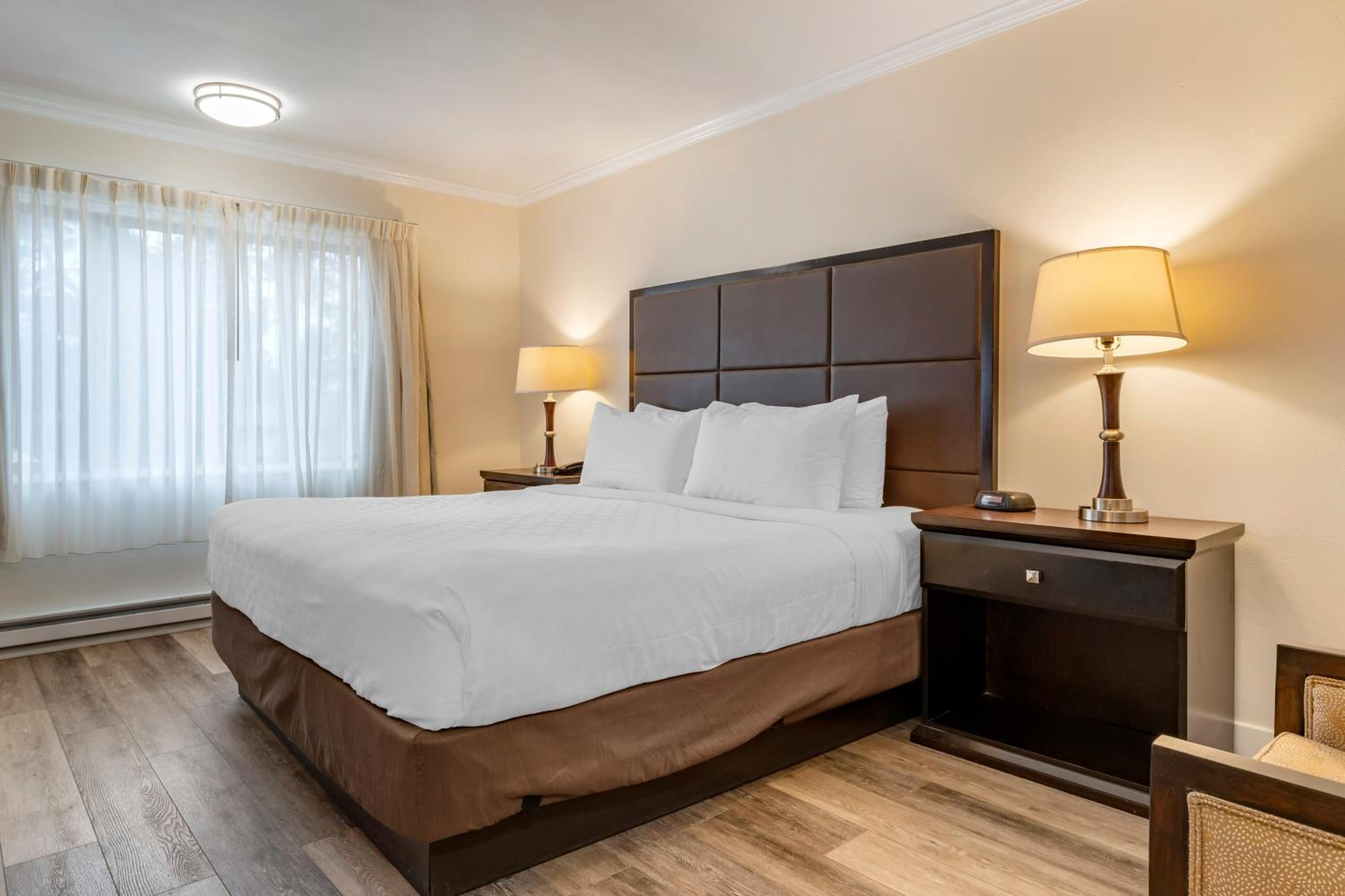 King Suite - Non-Smoking