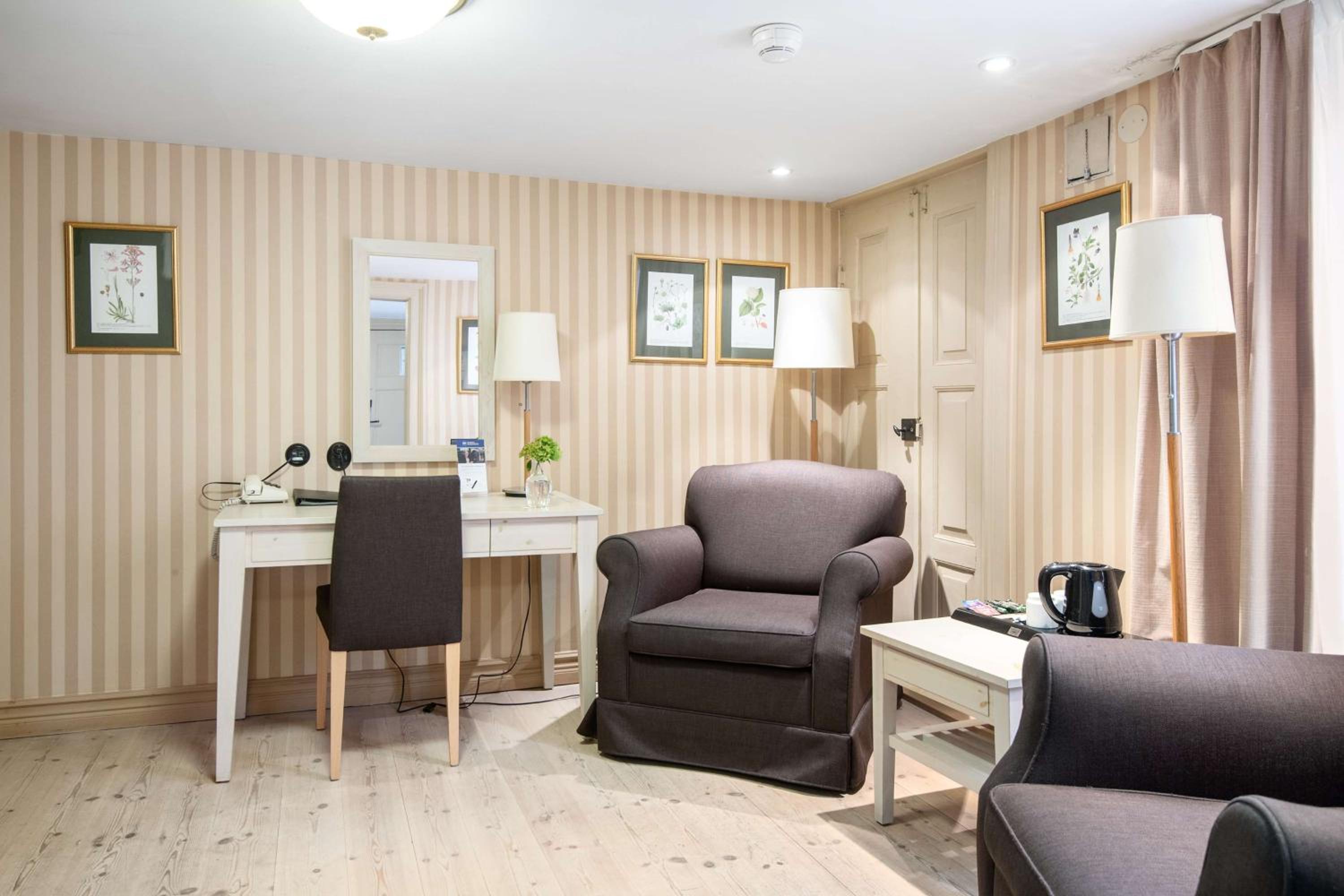 Suite with Two Single Beds