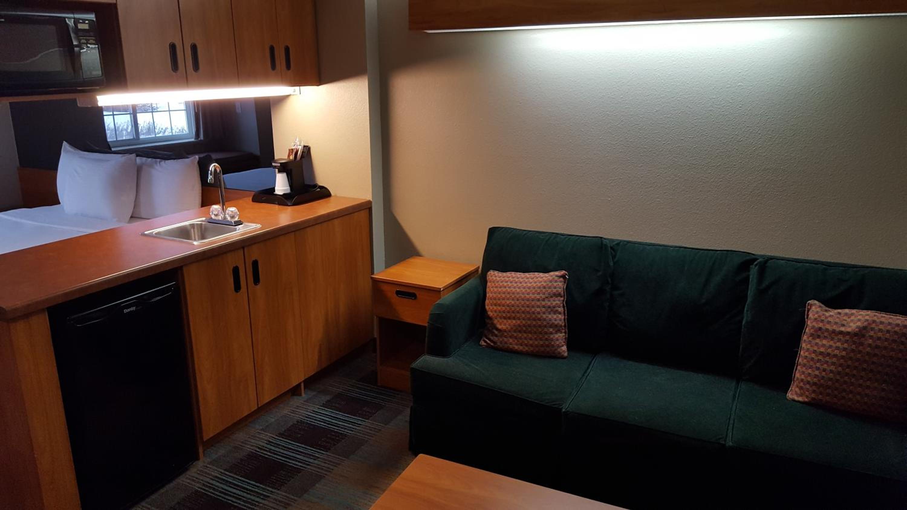 One-Bedroom Suite - Disability Access/Non-Smoking SPN1