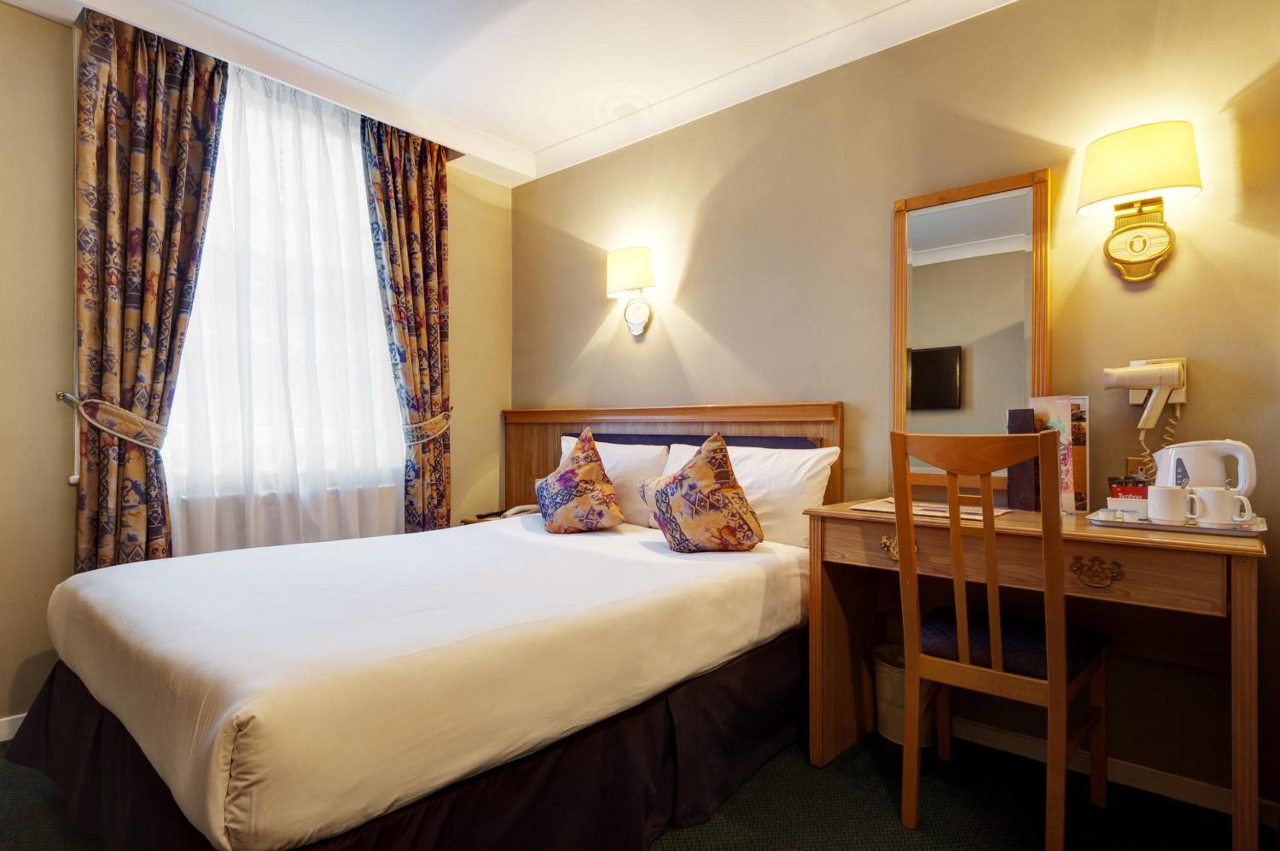 Classic Quadruple Room