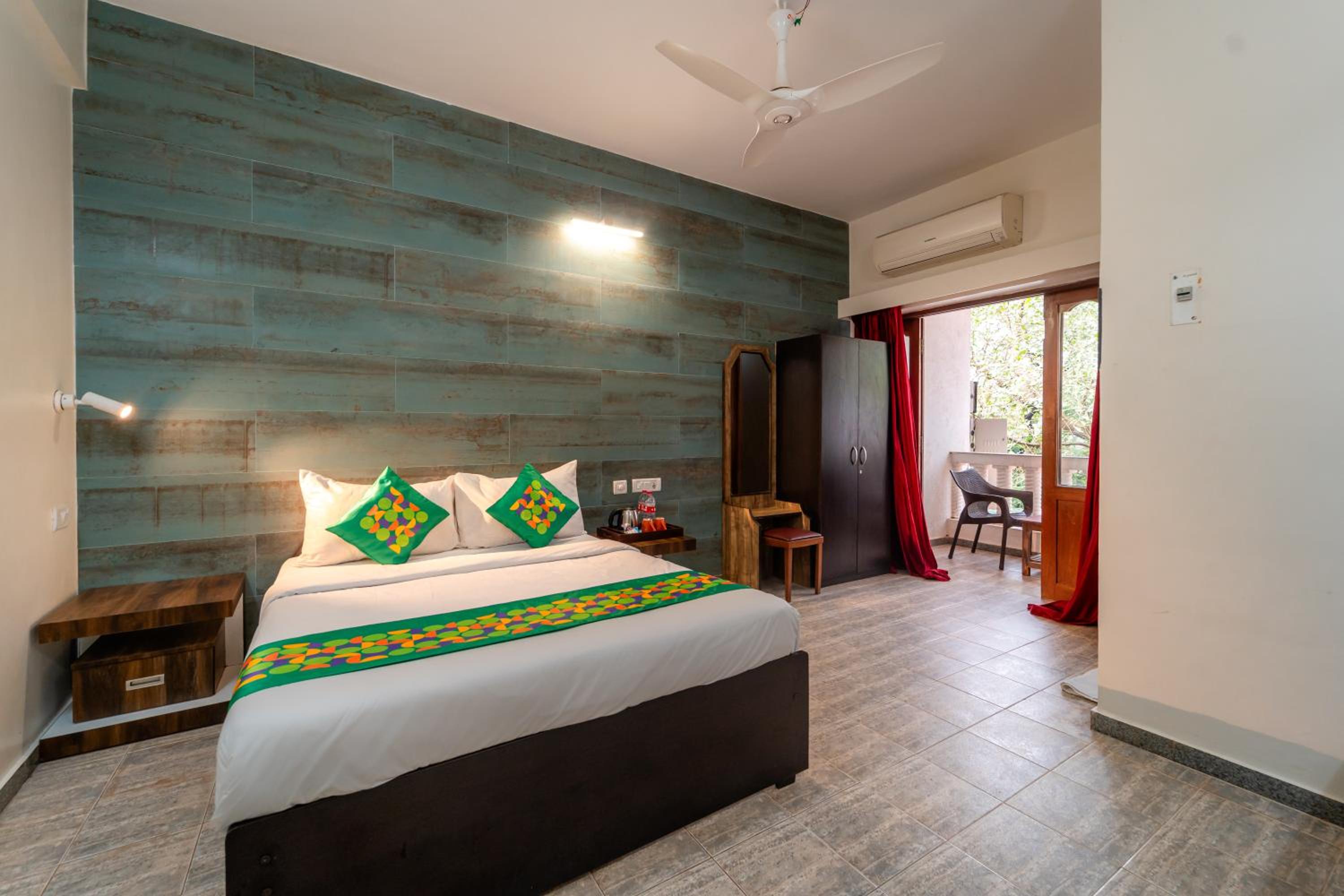 Standard Room with Garden View