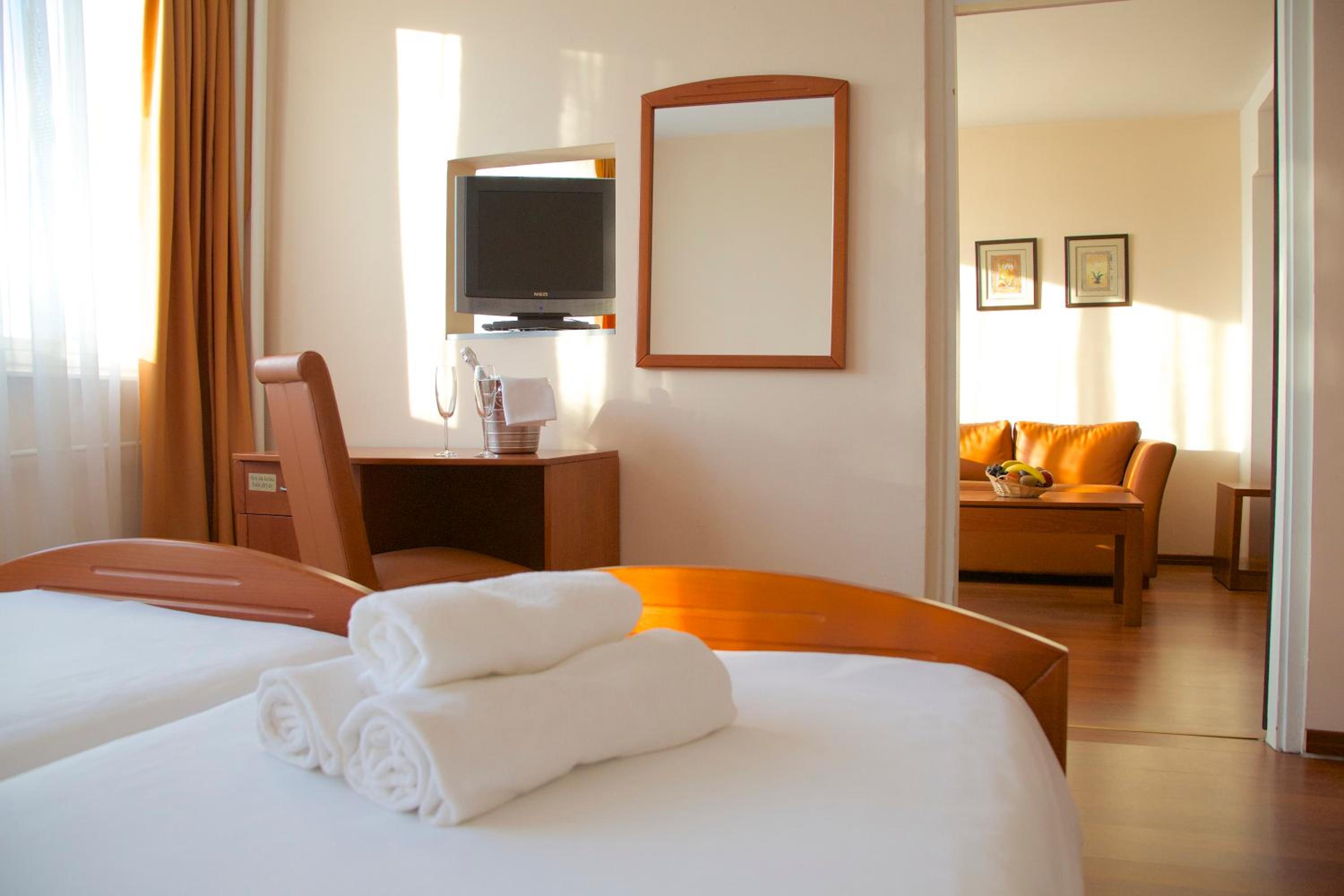 Family Studio with Free Parking