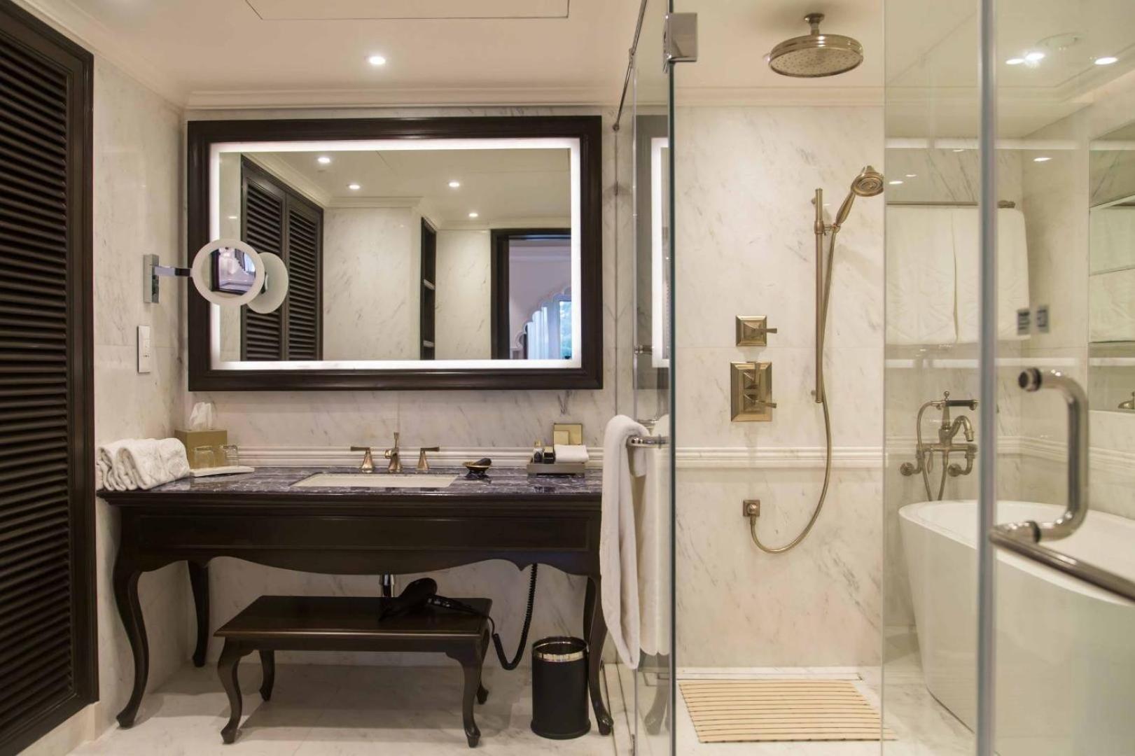 Grand Luxury Suite with One way Airport Transfers and Club Lounge access