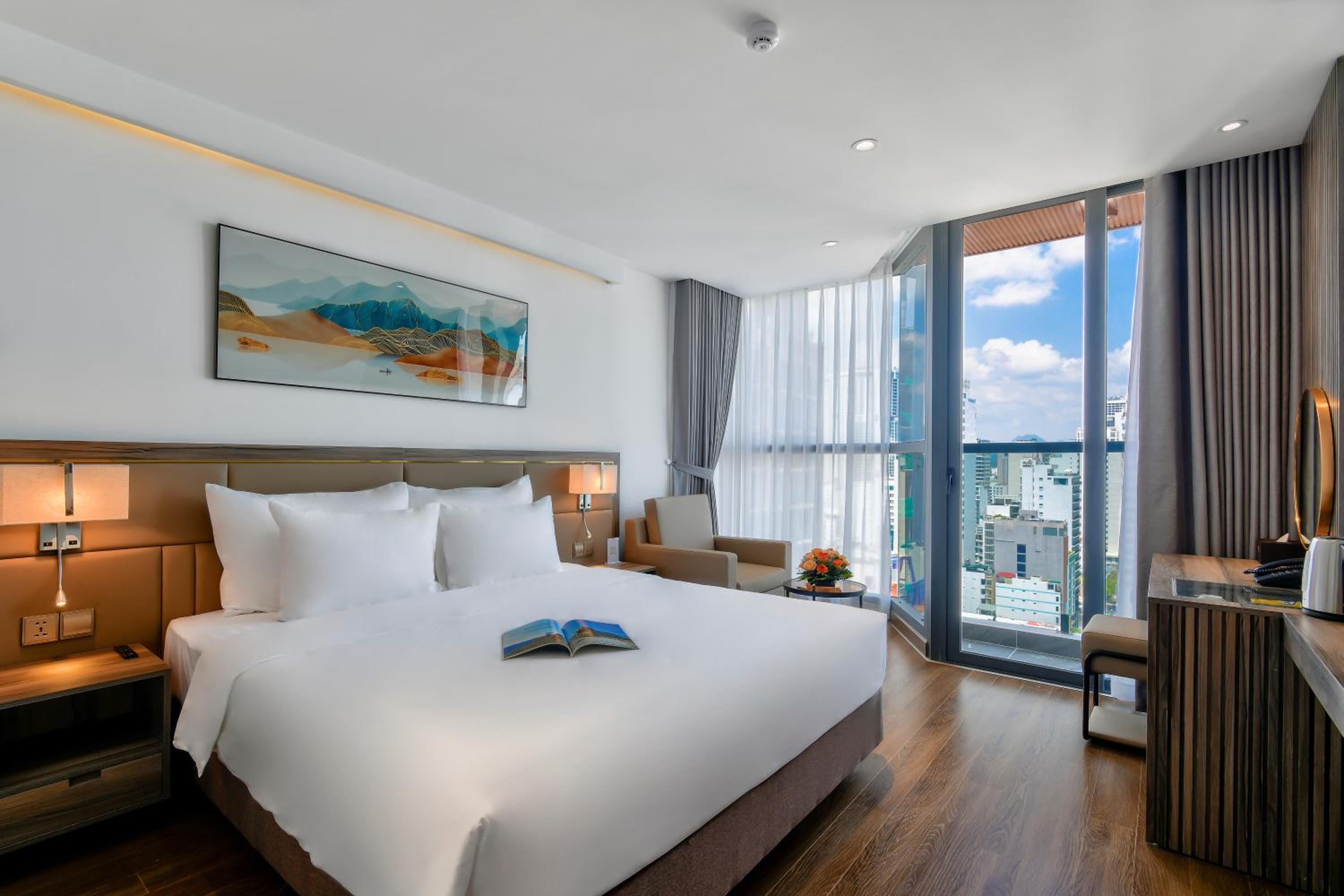 Deluxe Partial Ocean View