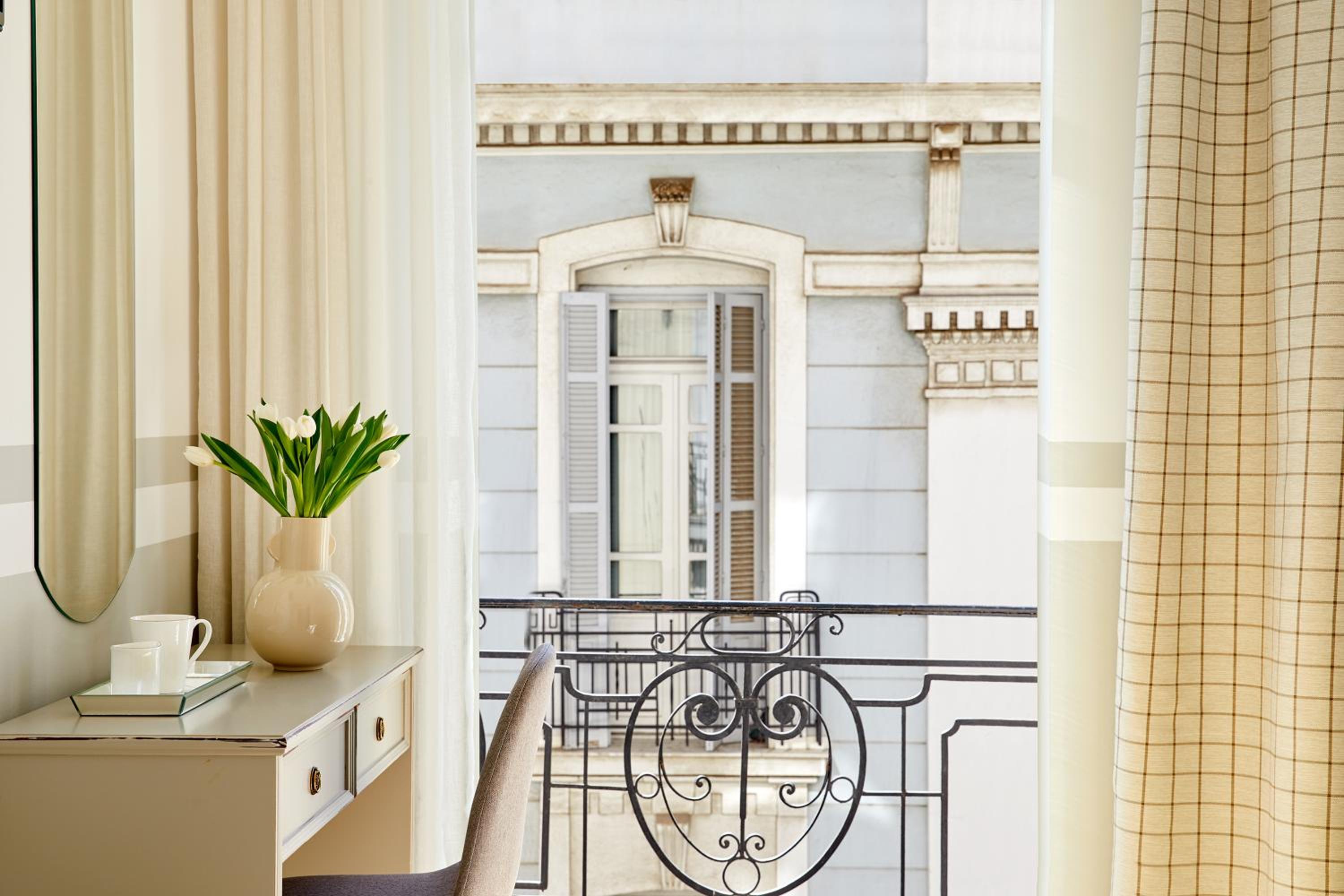 Family Room (2 Adults + 2 Children)