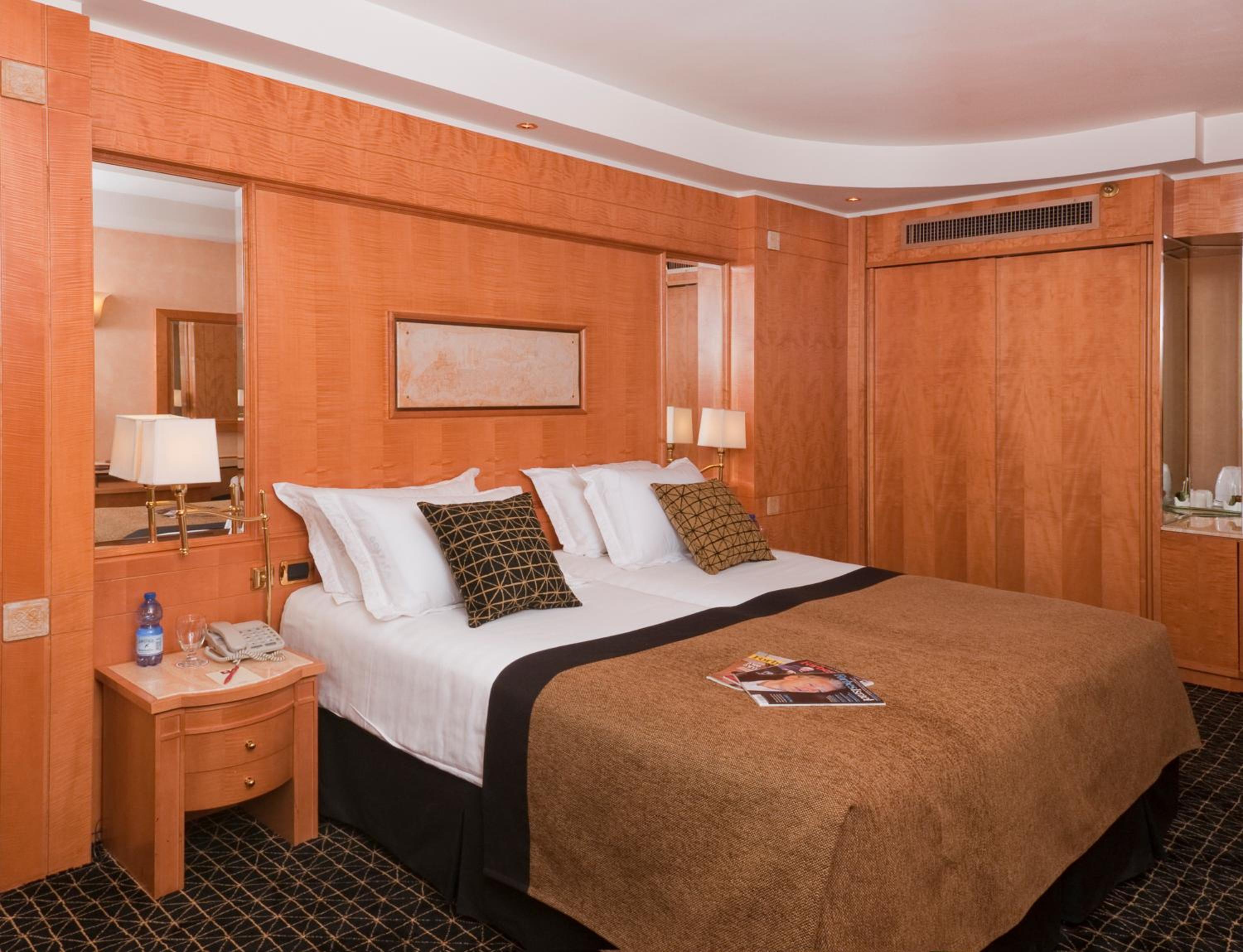 Executive Room with Balcony and New City View 