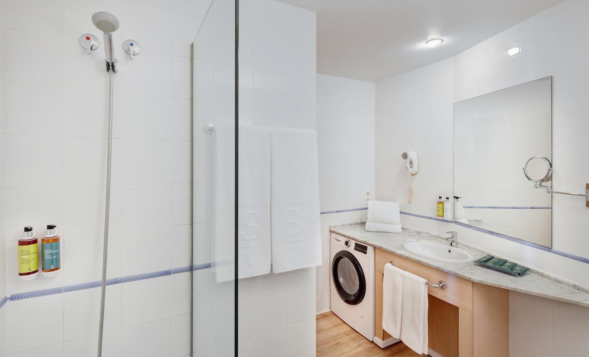 Studio Apartment with One Double Bed