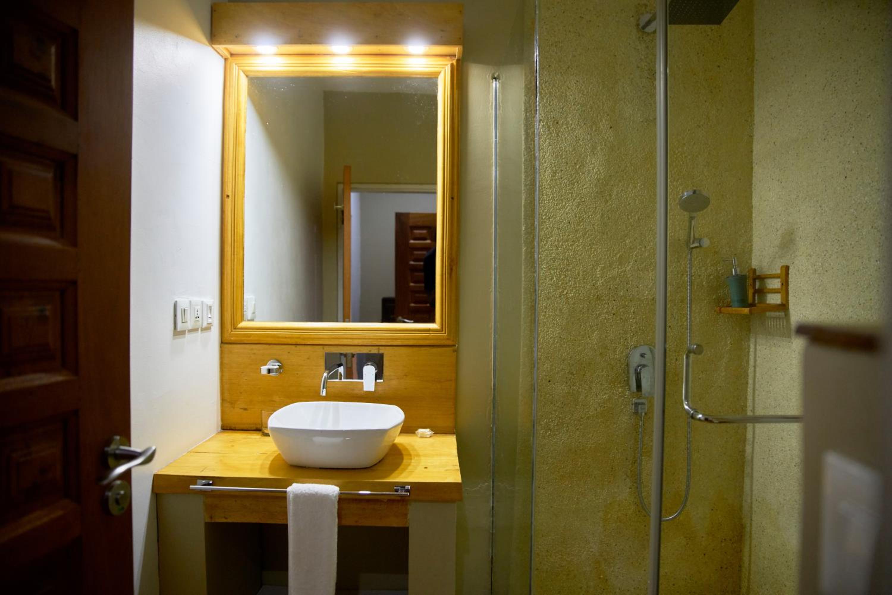 Luxury Two Bedroom Apartment with Balcony 