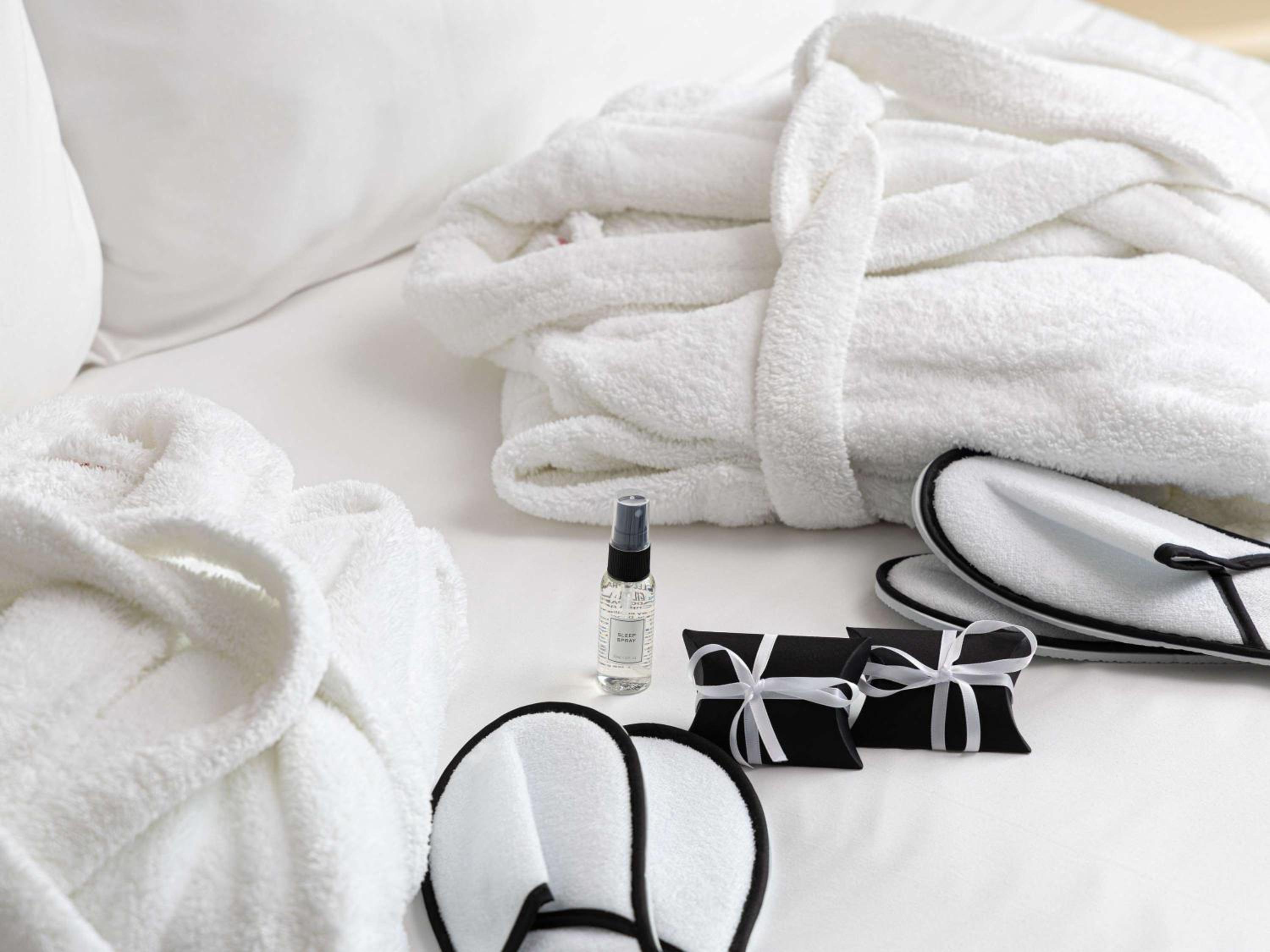 Junior King Suite with City View - High Floor